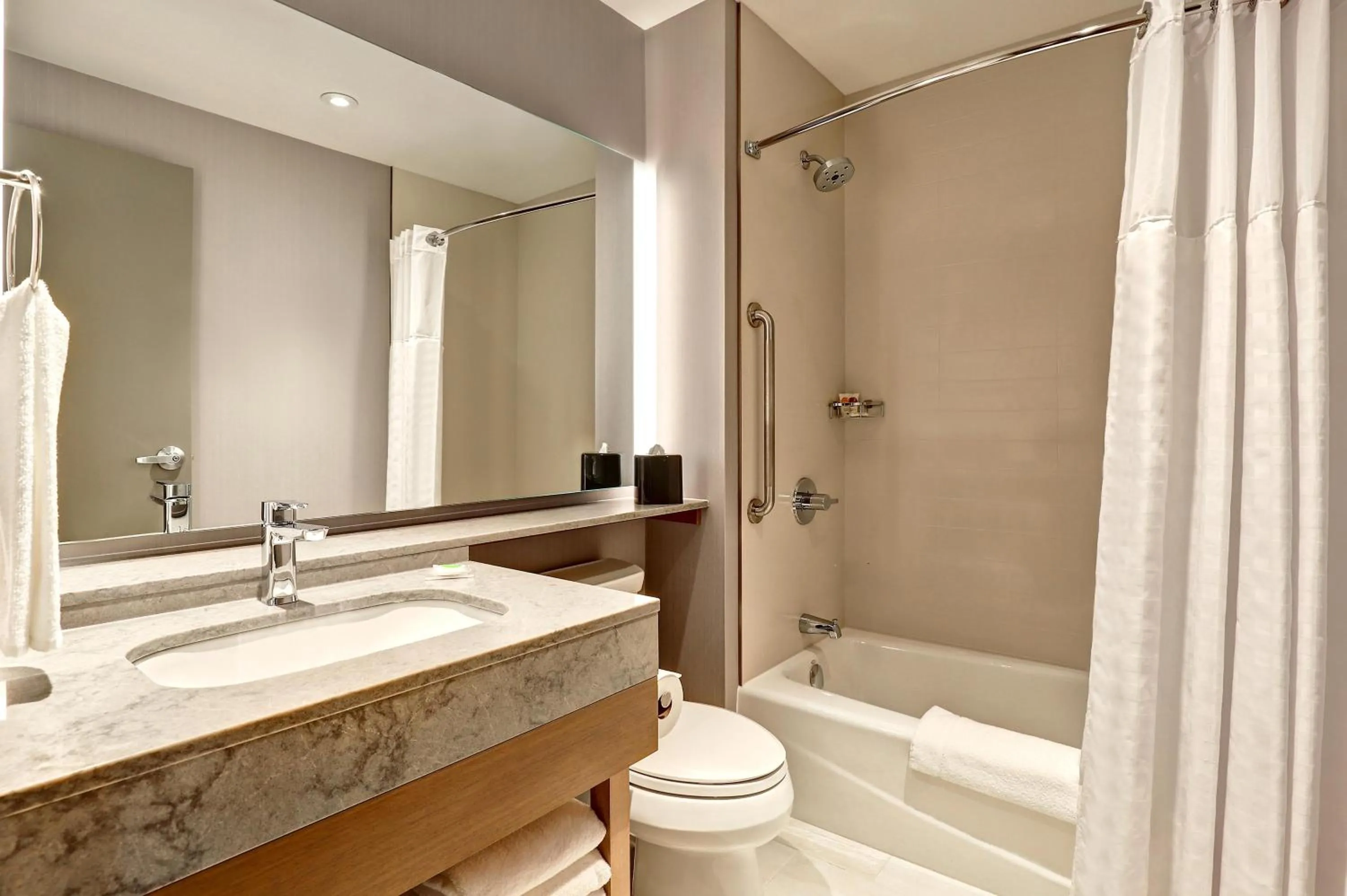 Bathroom in Hyatt Place Prince George