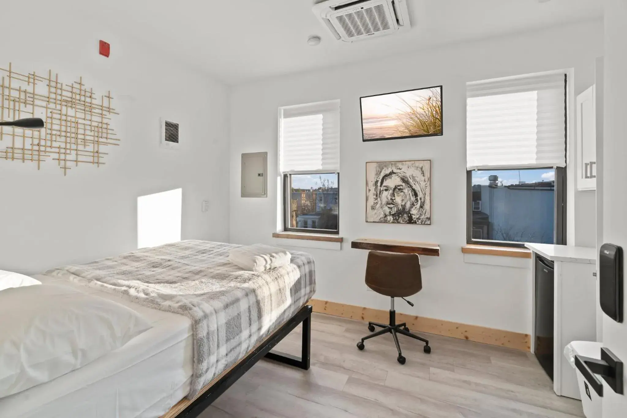 Photo of the whole room in Goodseed Suites Philadephia Center Photo of the whole room in Goodseed Suites Philadephia Center