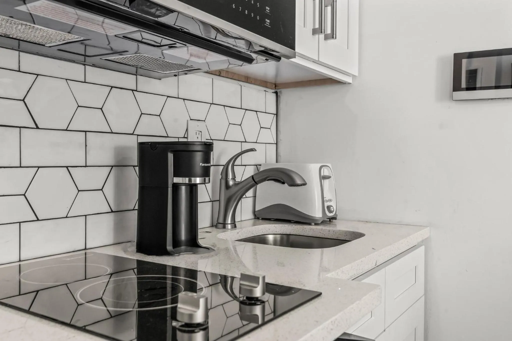 Kitchen or kitchenette in Goodseed Suites Philadephia Center