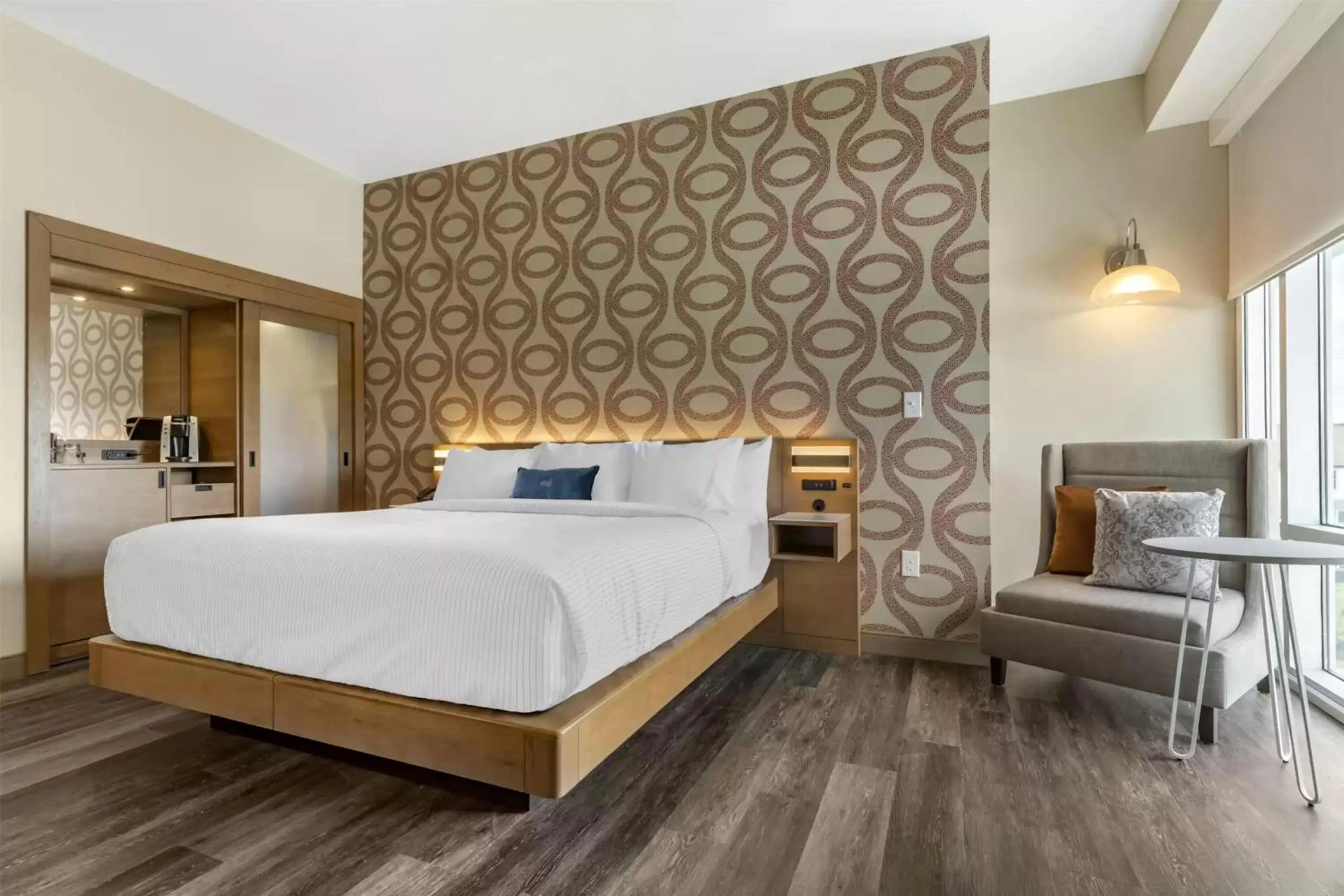 Bed in DoubleTree by Hilton Greenville Woodruff Road