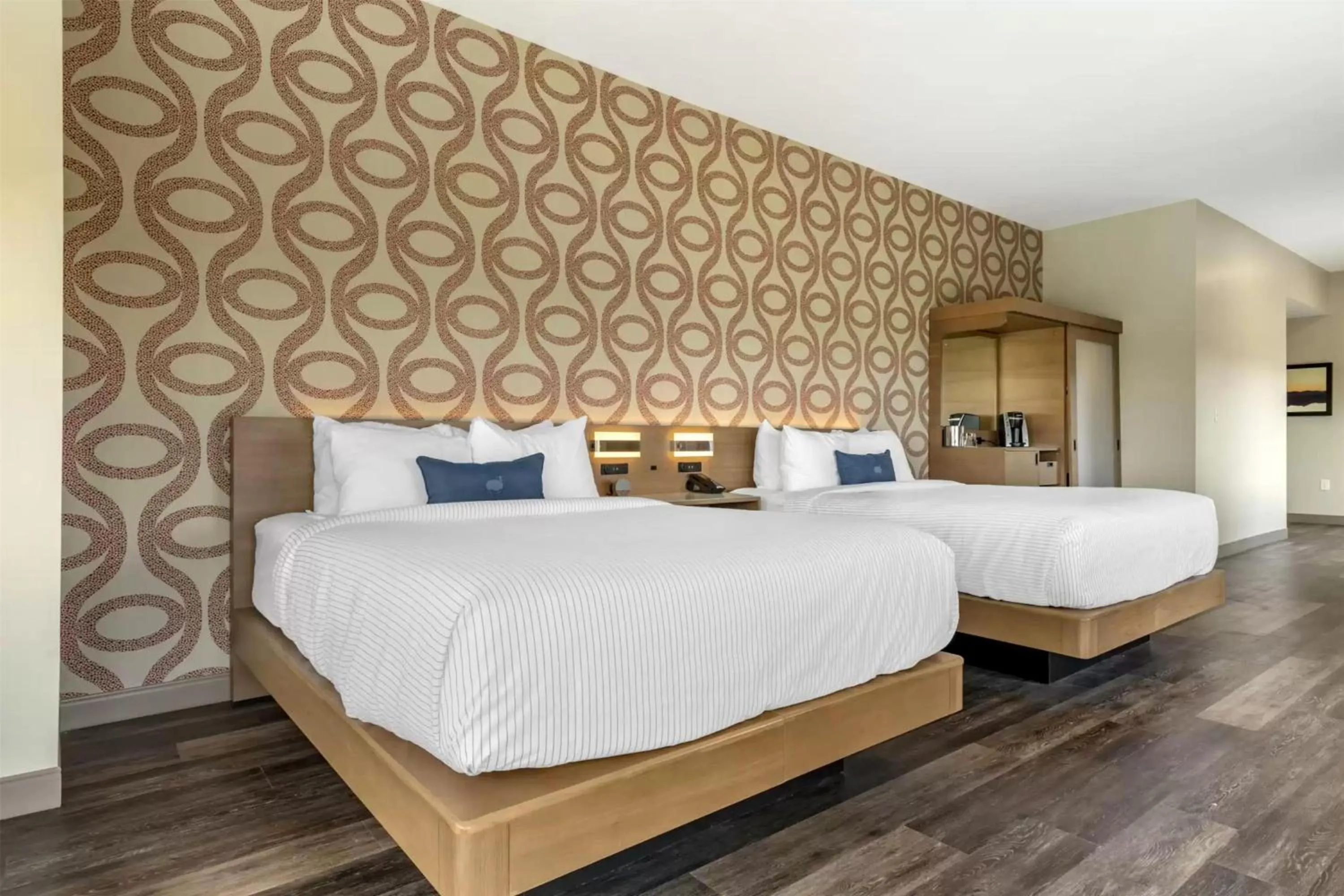 Bed in DoubleTree by Hilton Greenville Woodruff Road