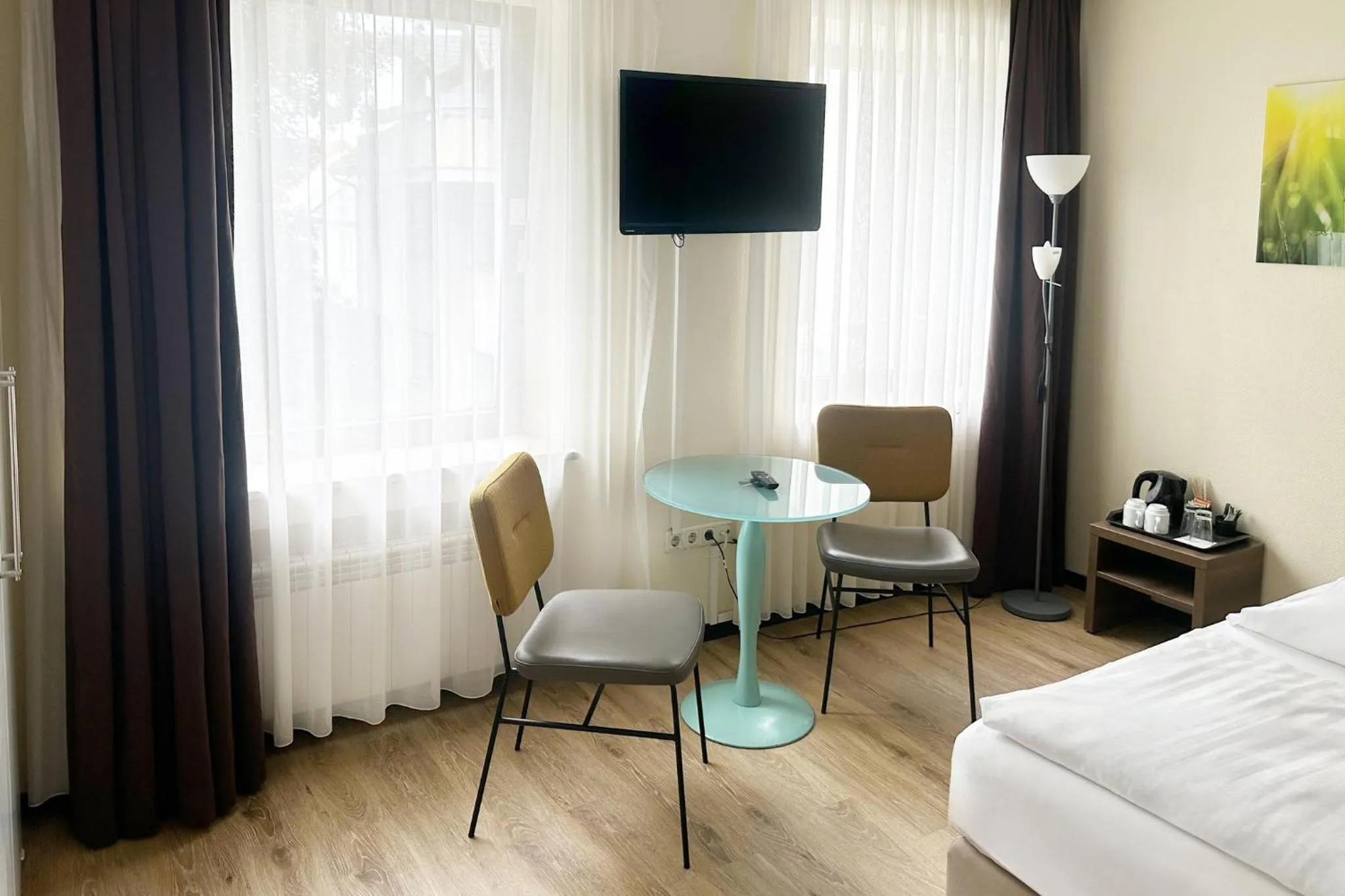 Photo of the whole room, Bed in Garner Hotel Cologne East by IHG