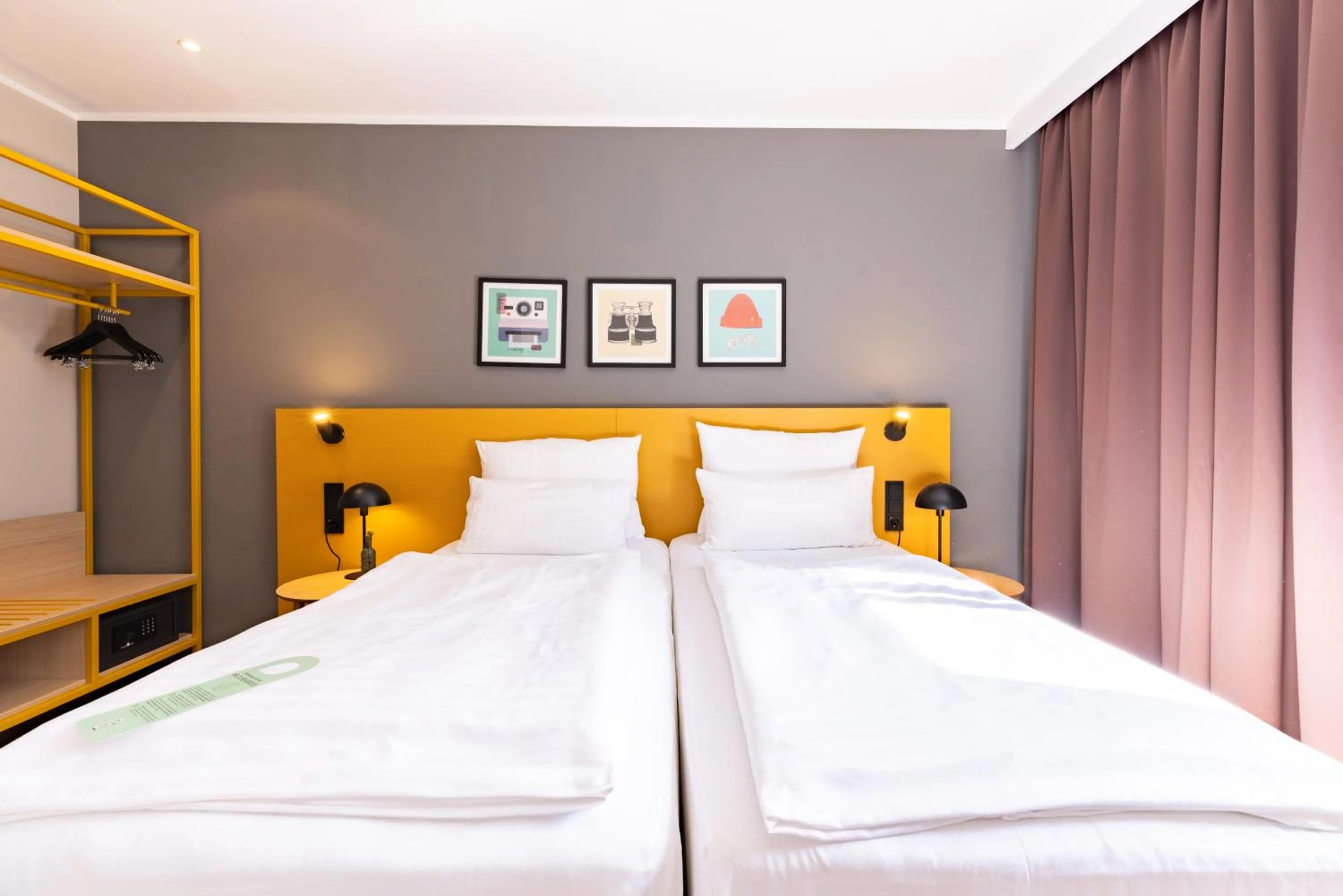 Photo of the whole room, Bed in Garner Hotel Cologne East by IHG