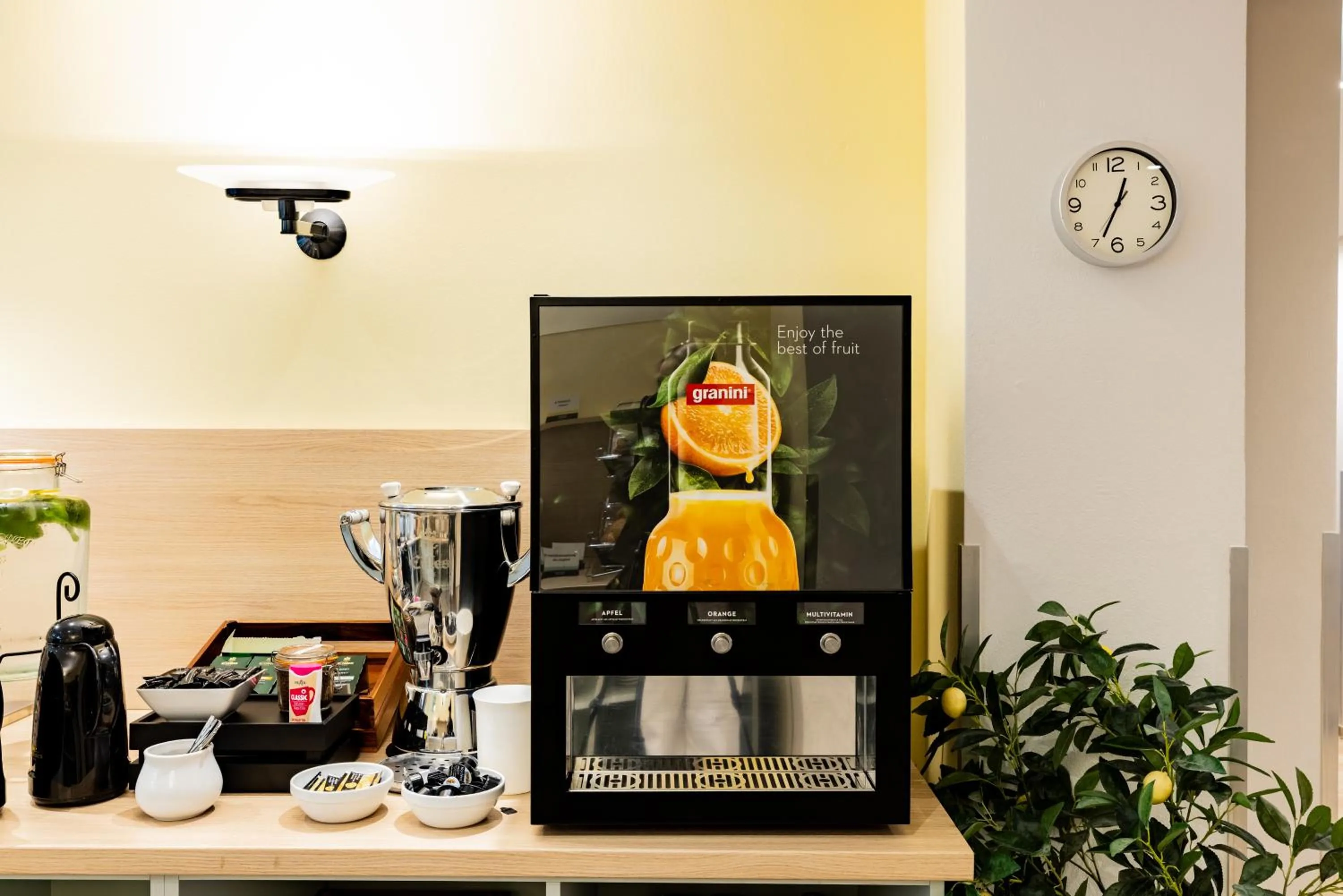 Restaurant/places to eat in Garner Hotel Cologne East by IHG