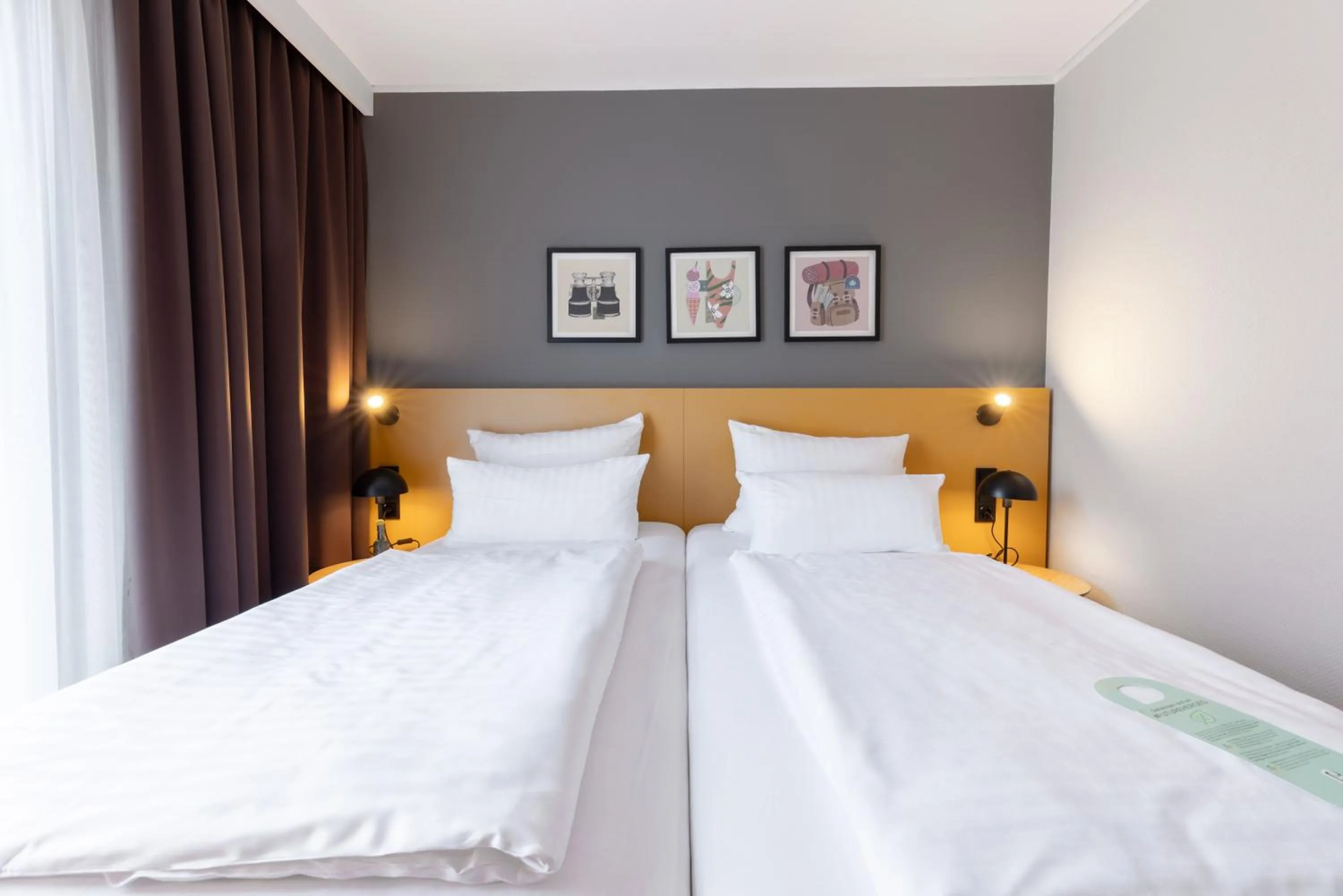 Photo of the whole room, Bed in Garner Hotel Cologne East by IHG