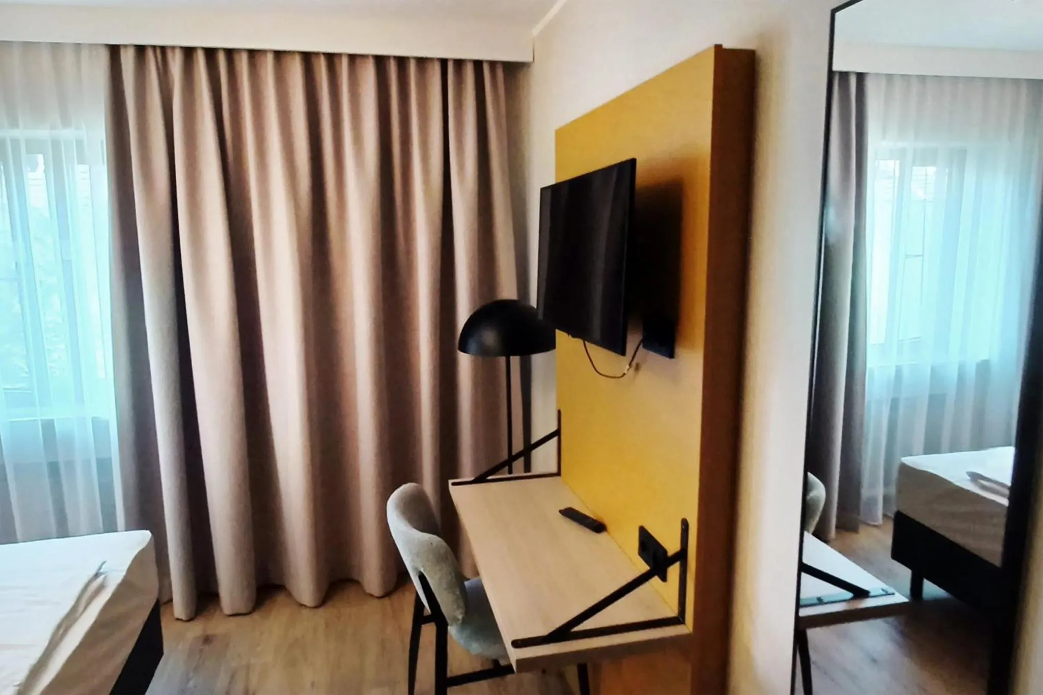 Photo of the whole room, Bed in Garner Hotel Cologne East by IHG