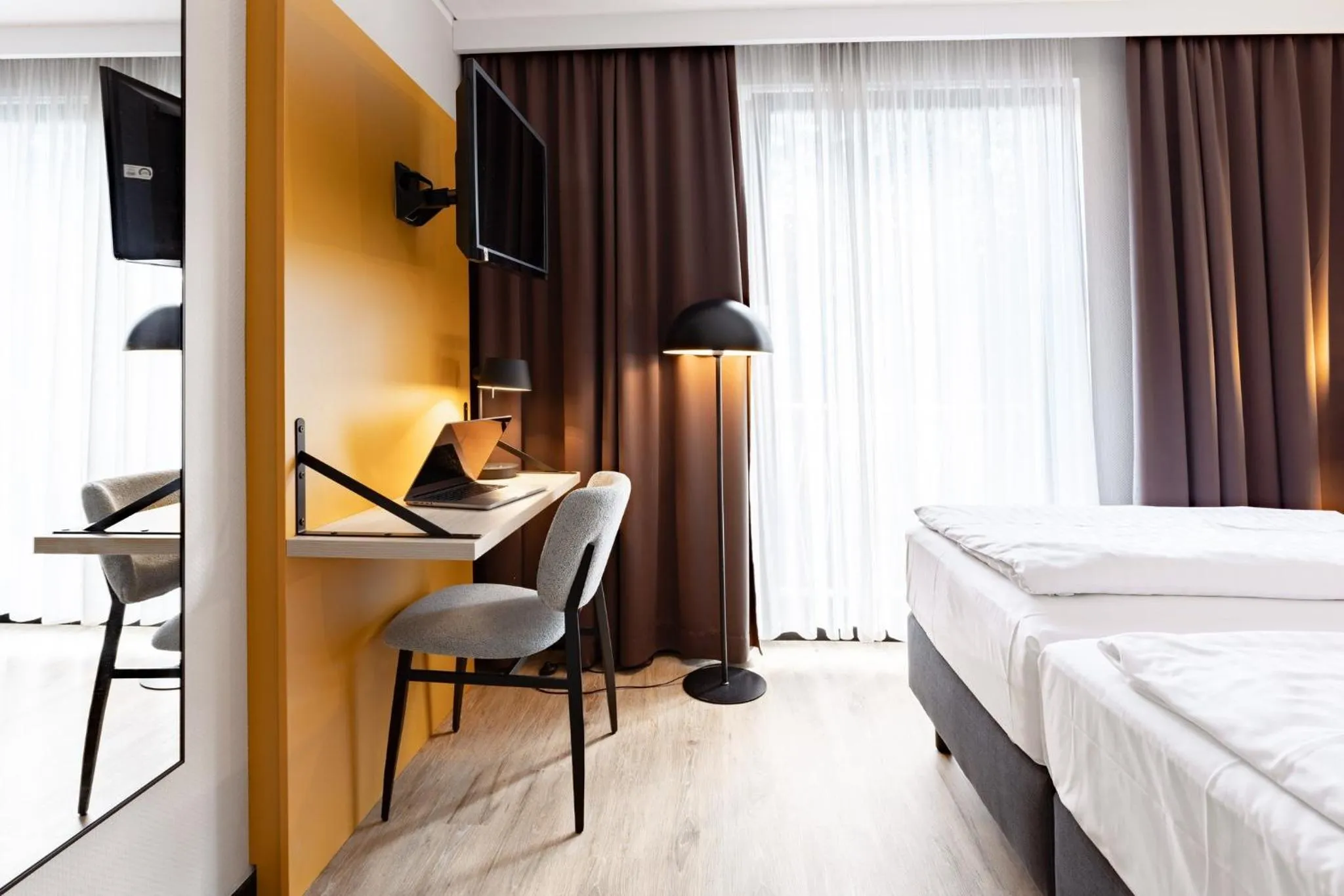 Photo of the whole room, Bed in Garner Hotel Cologne East by IHG