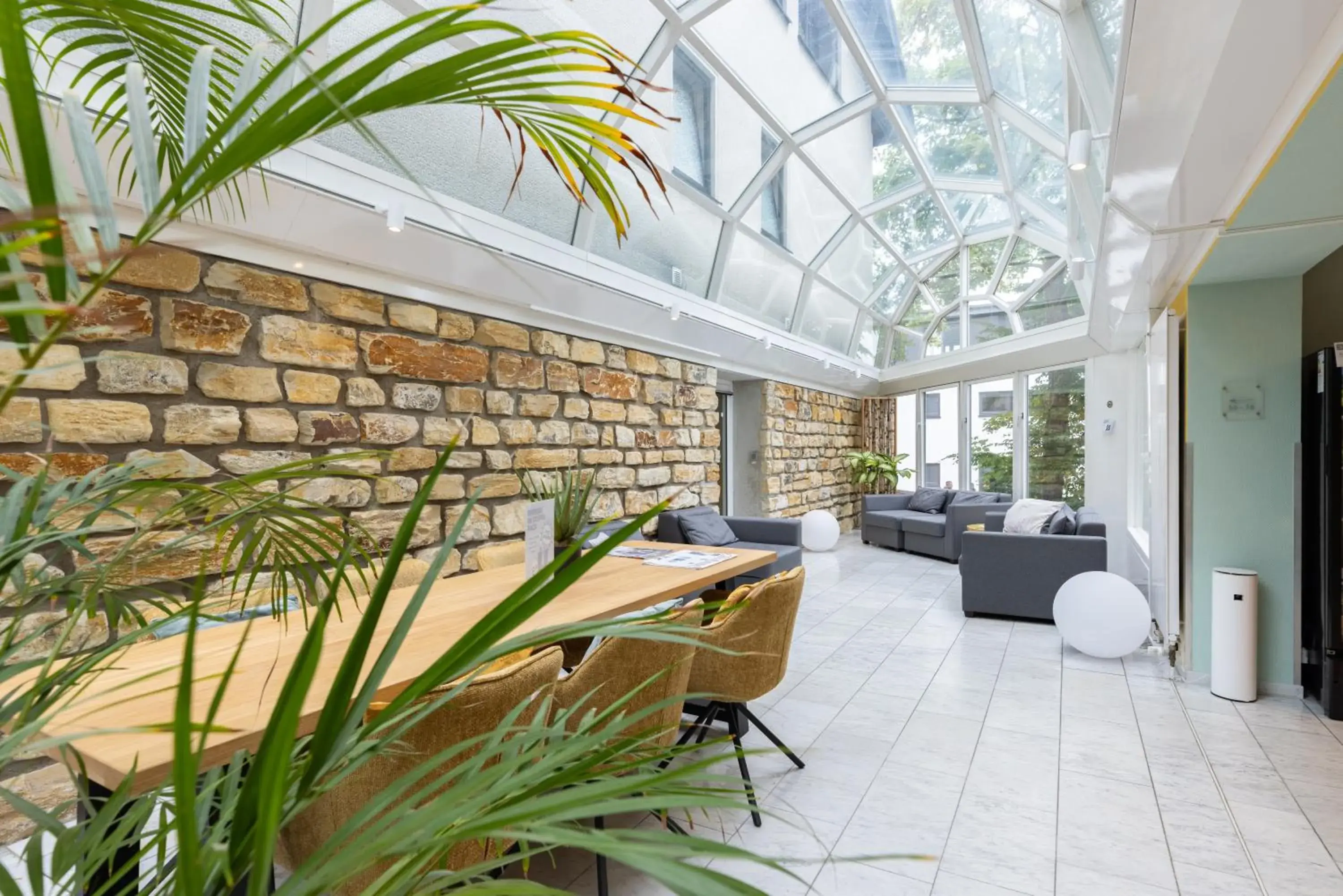 Lobby or reception in Garner Hotel Cologne East by IHG Lobby or reception in Garner Hotel Cologne East by IHG