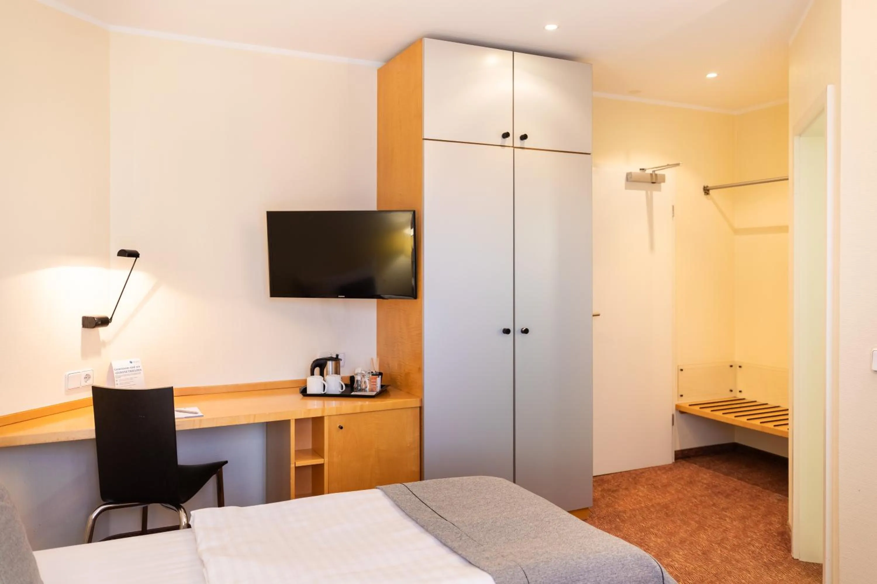 TV and multimedia, Bed in Select Hotel Silence Garden Köln