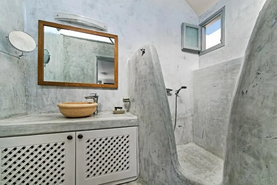 Caldera Cliff Illusion