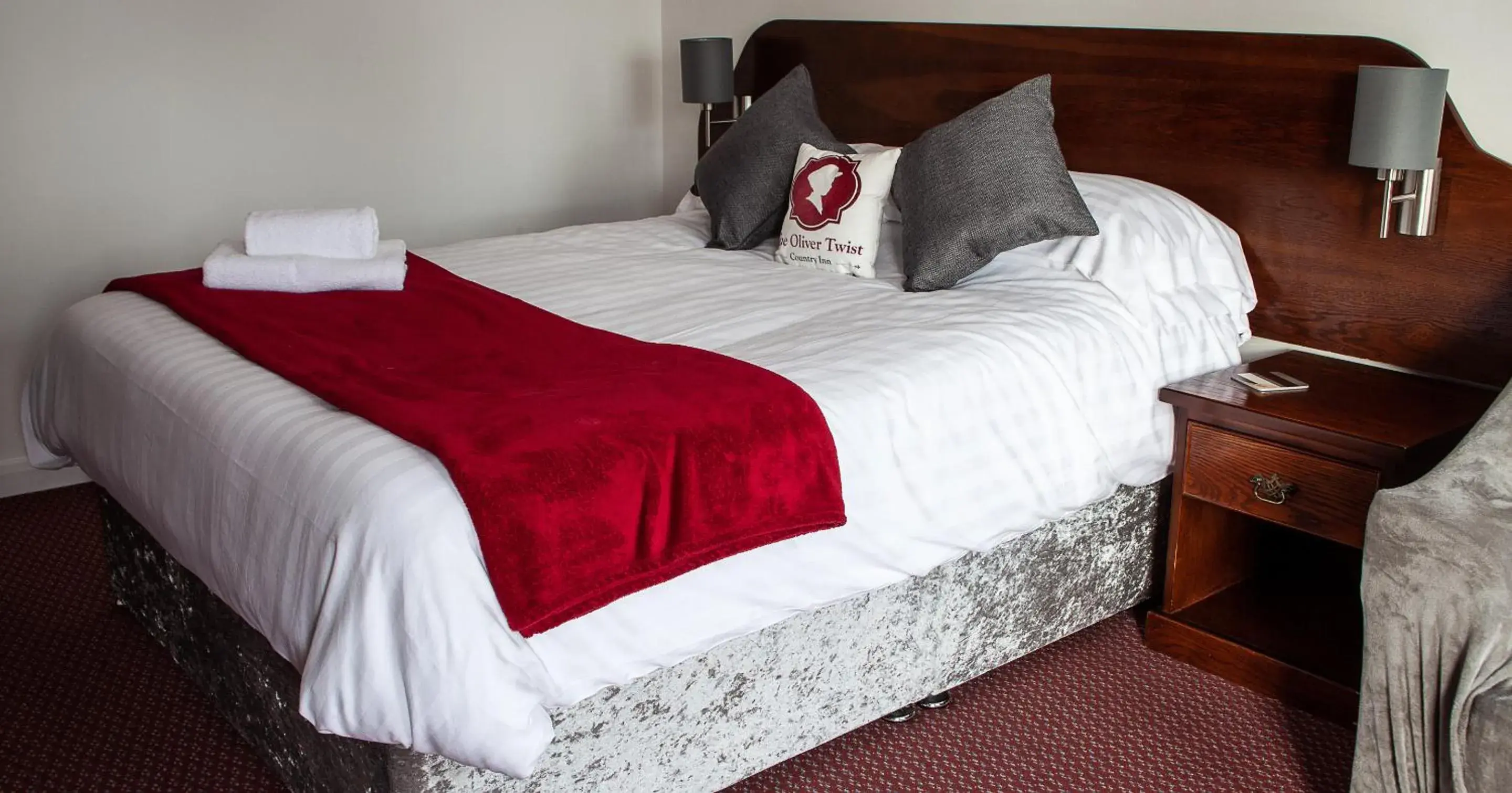 Bedroom, Bed in Oliver Twist Country Inn Bedroom, Bed in Oliver Twist Country Inn