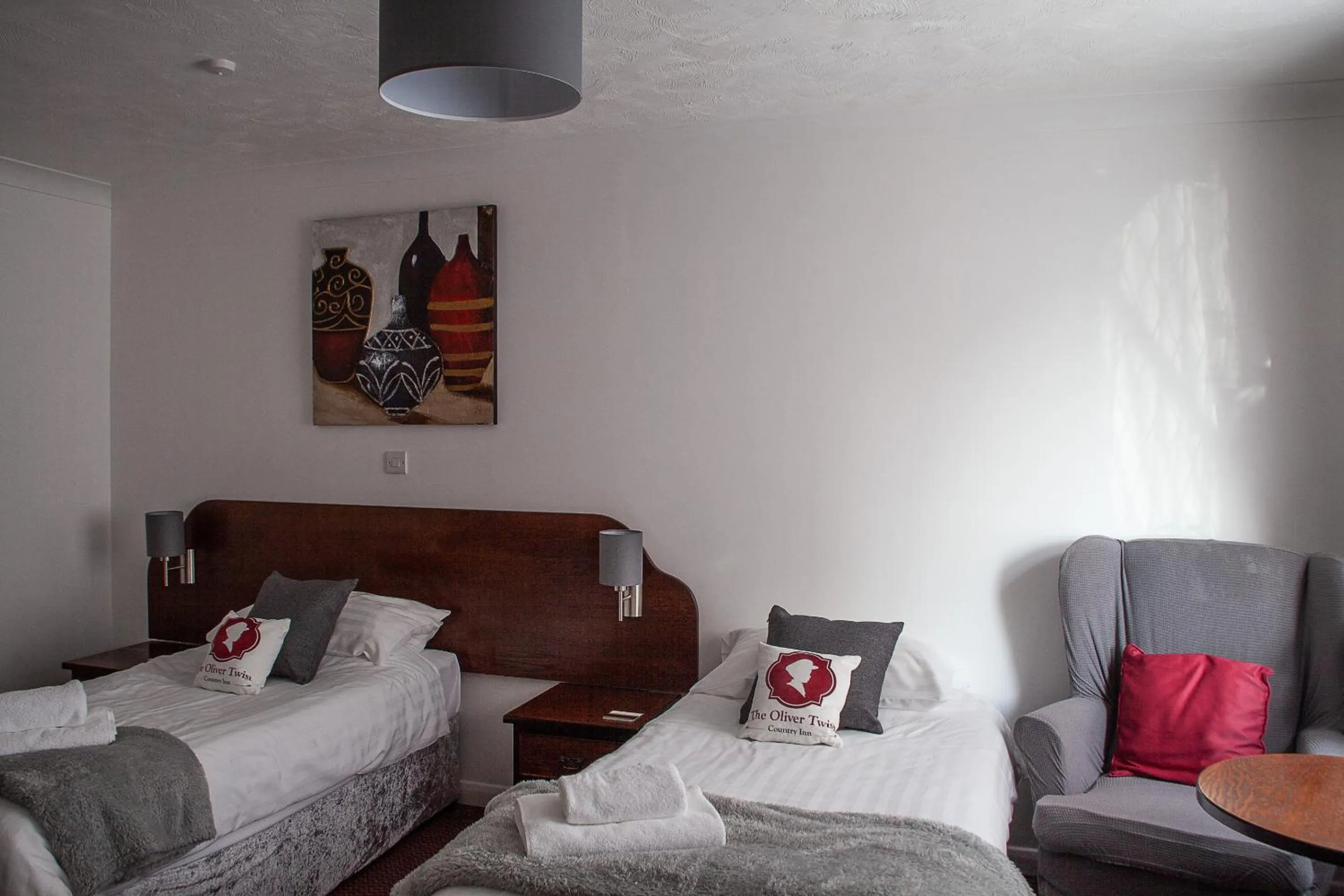 Bedroom, Bed in Oliver Twist Country Inn