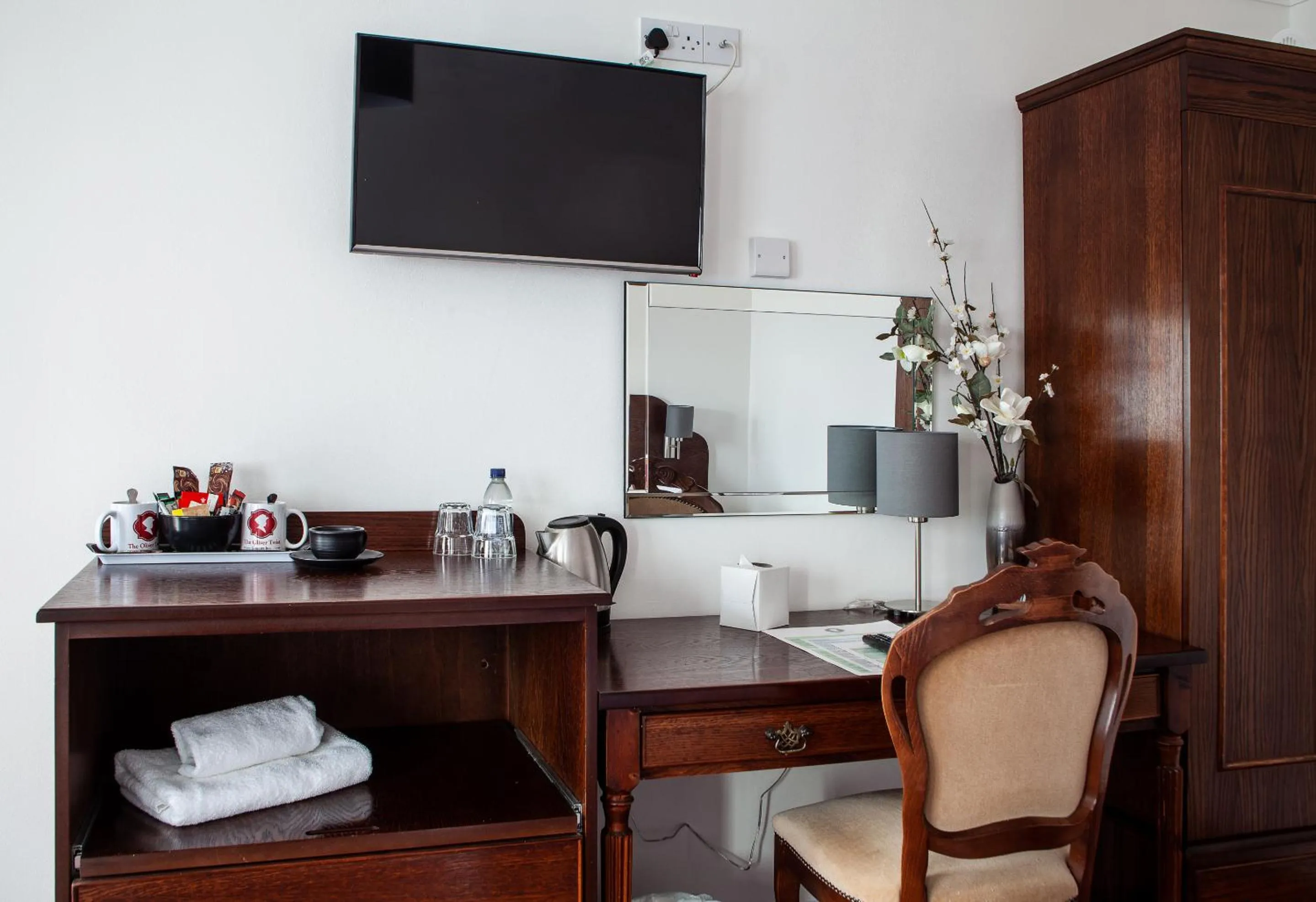 Bedroom in Oliver Twist Country Inn