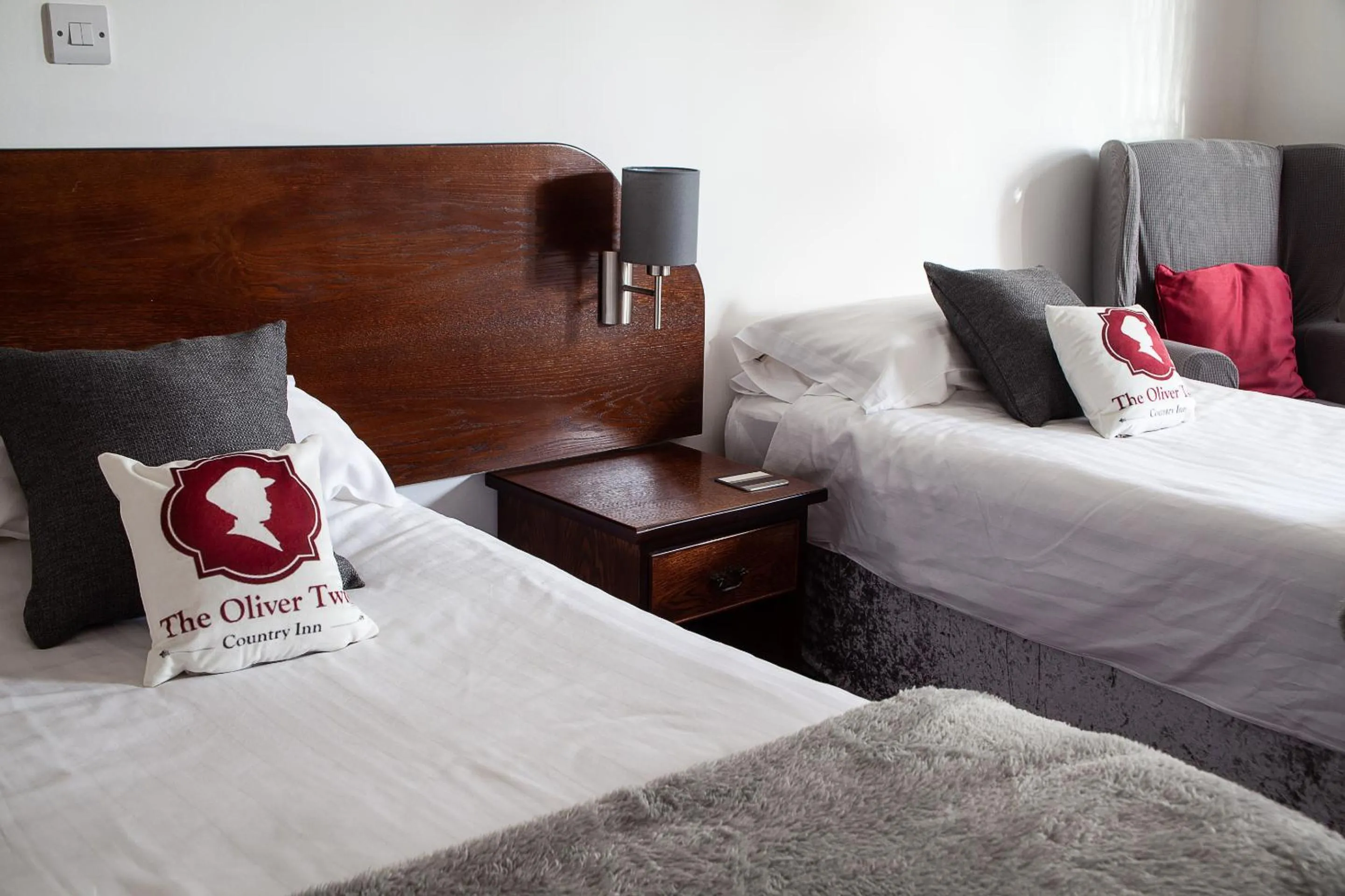 Bedroom, Bed in Oliver Twist Country Inn