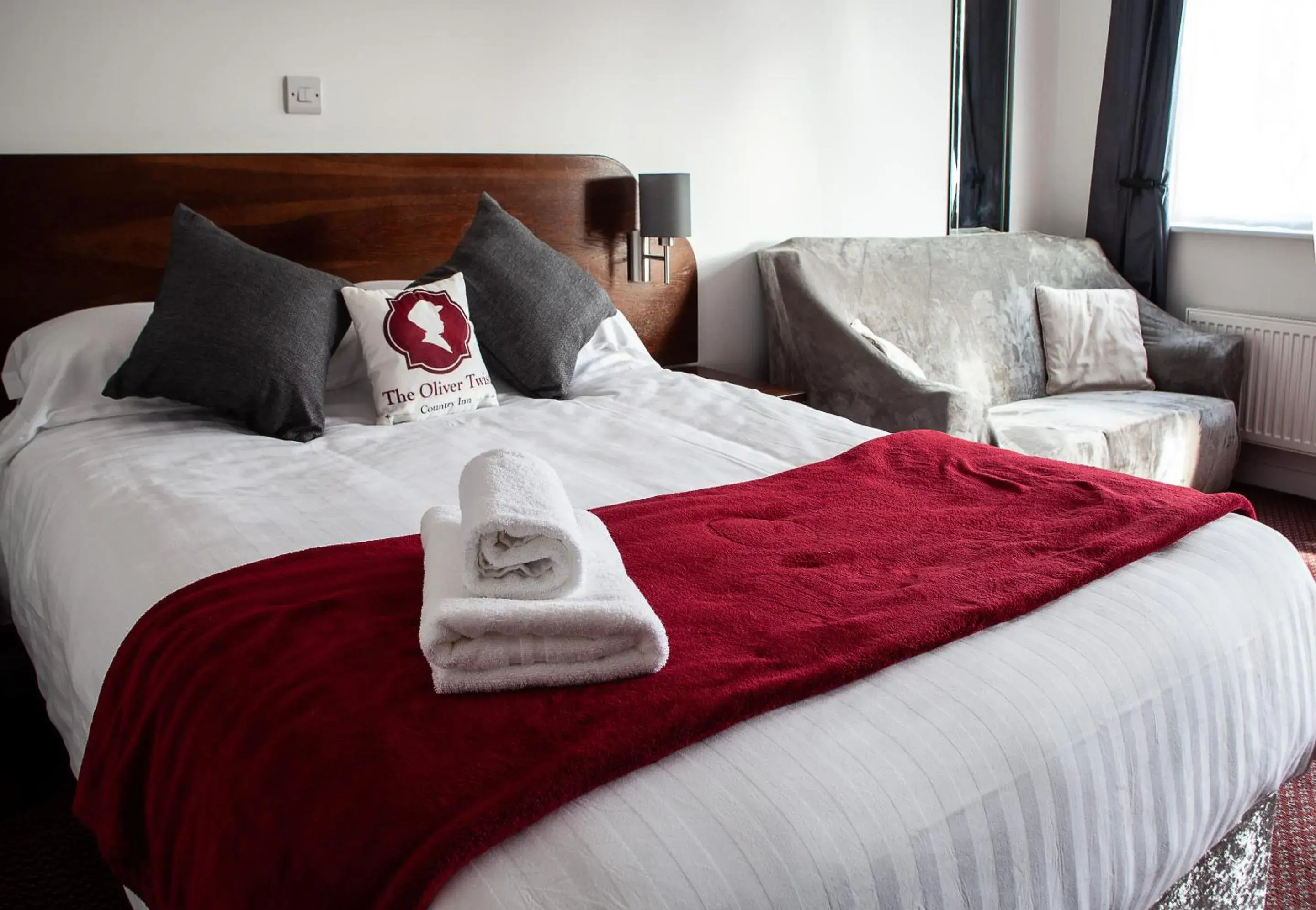 Bedroom, Bed in Oliver Twist Country Inn Bedroom, Bed in Oliver Twist Country Inn