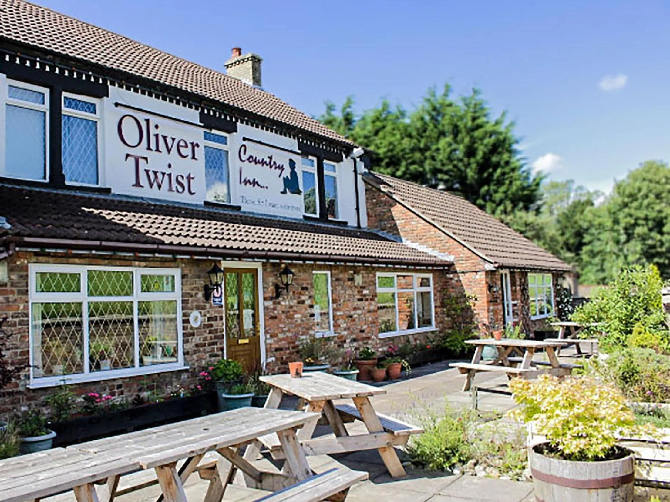 Property building in Oliver Twist Country Inn