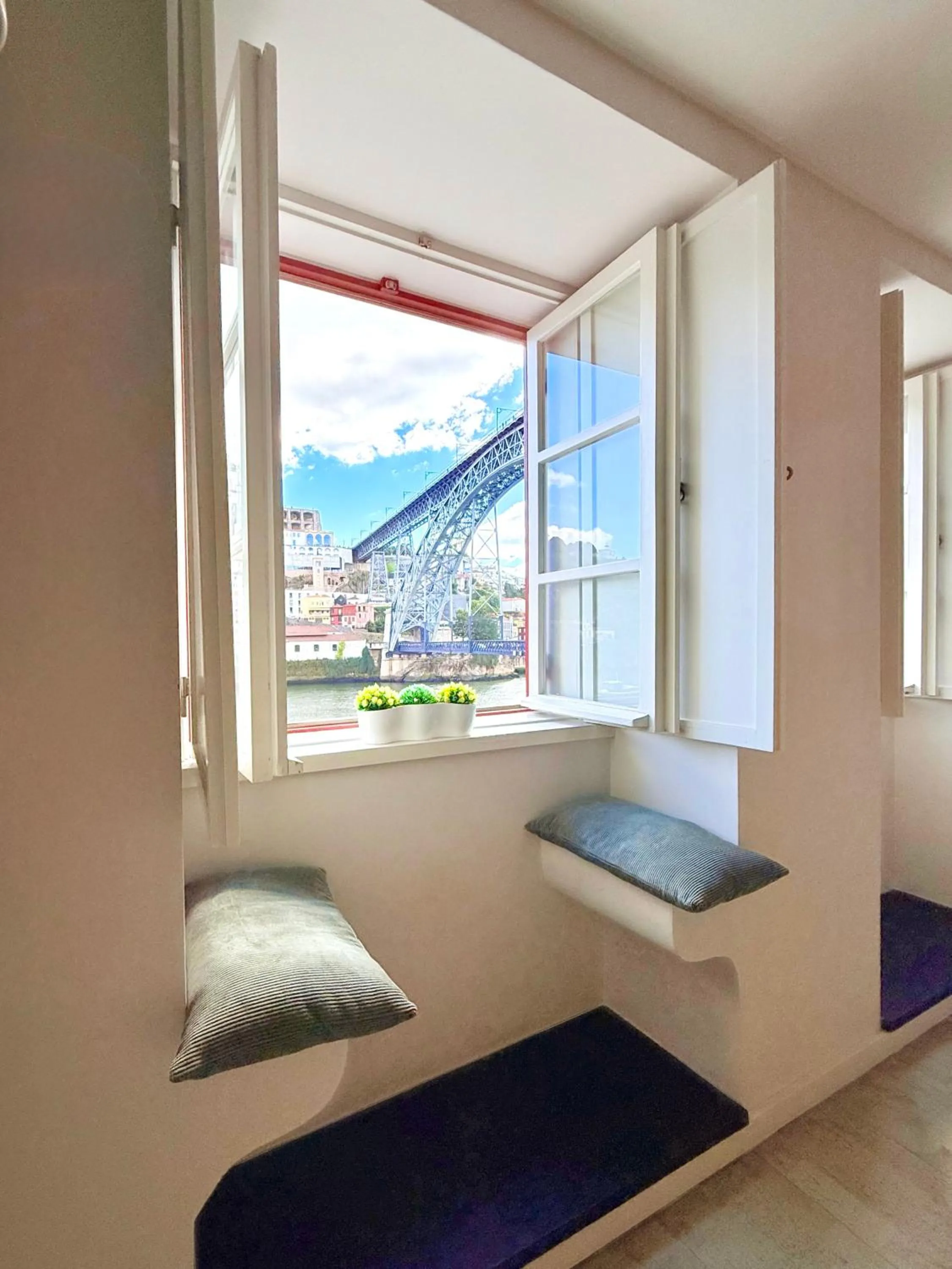 Day, Bed in Ribeira Cinema Apartments