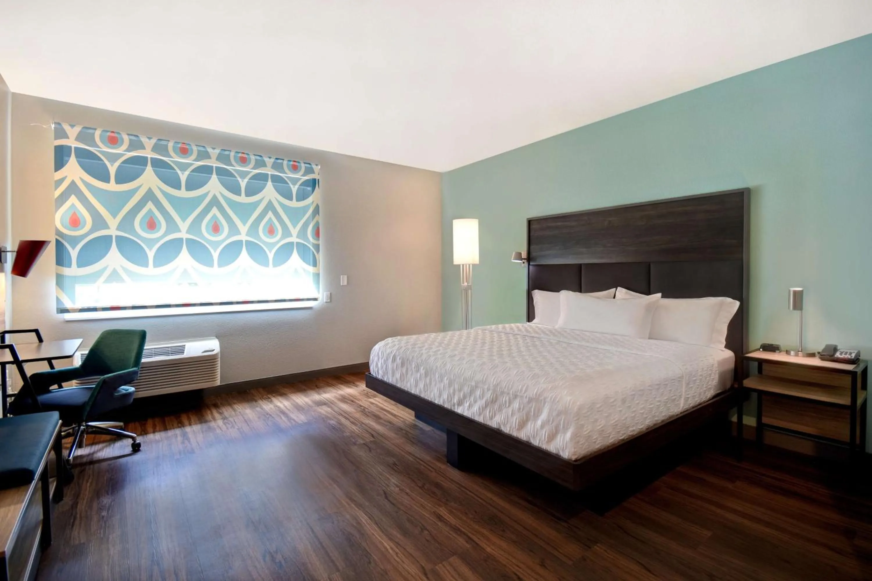 Bed in Tru By Hilton Auburn, In