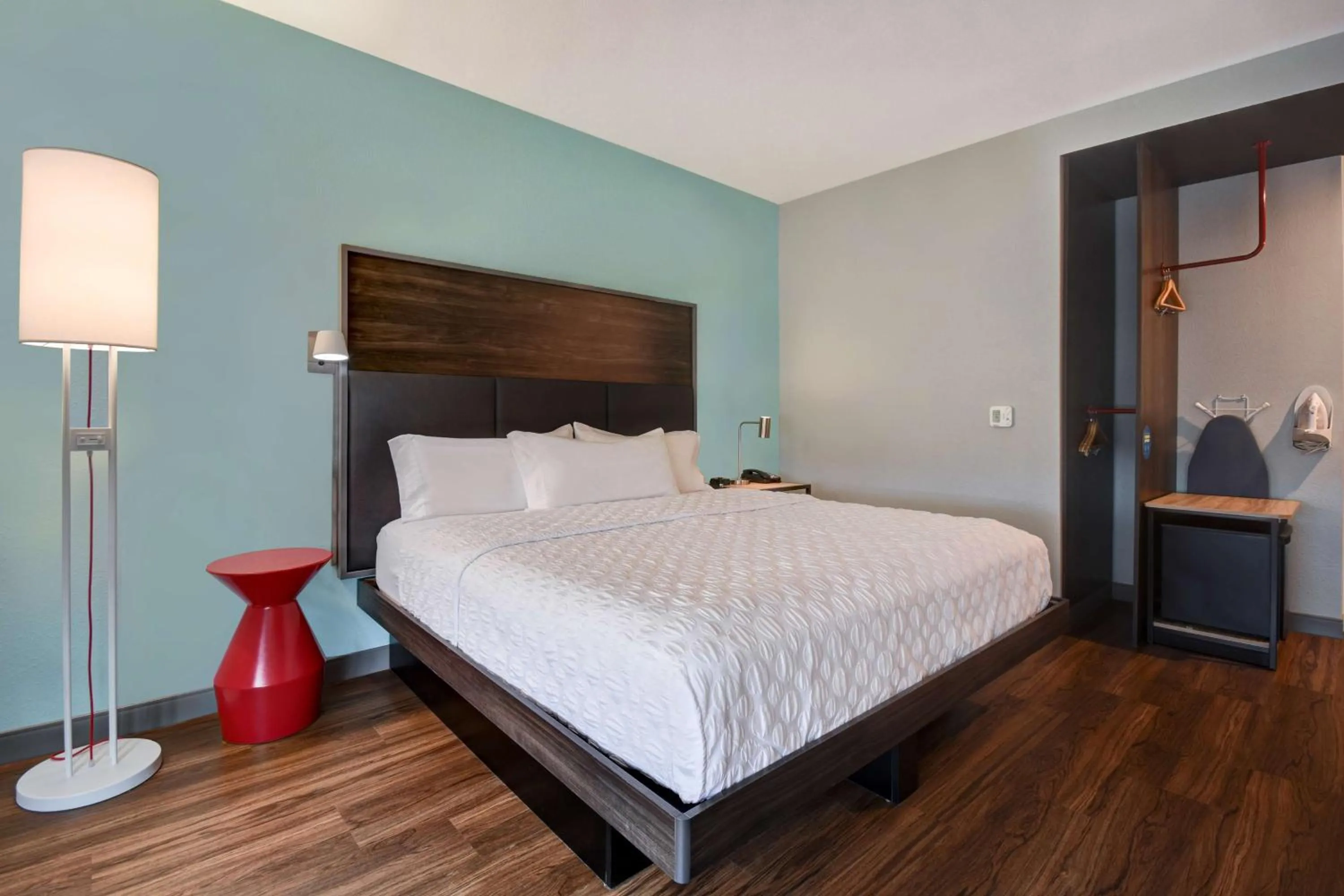 Bed in Tru By Hilton Auburn, In