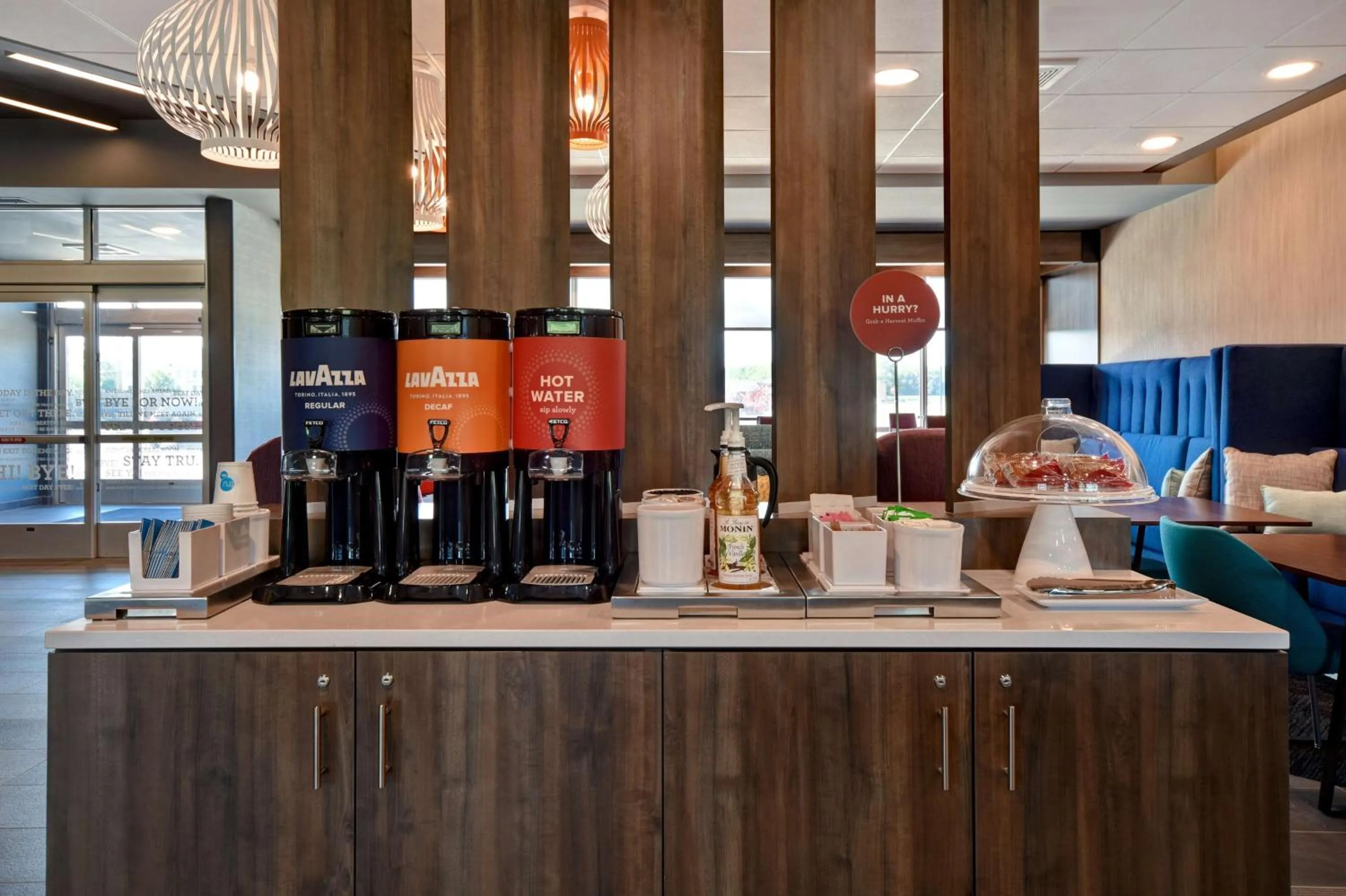 Lobby or reception in Tru By Hilton Auburn, In