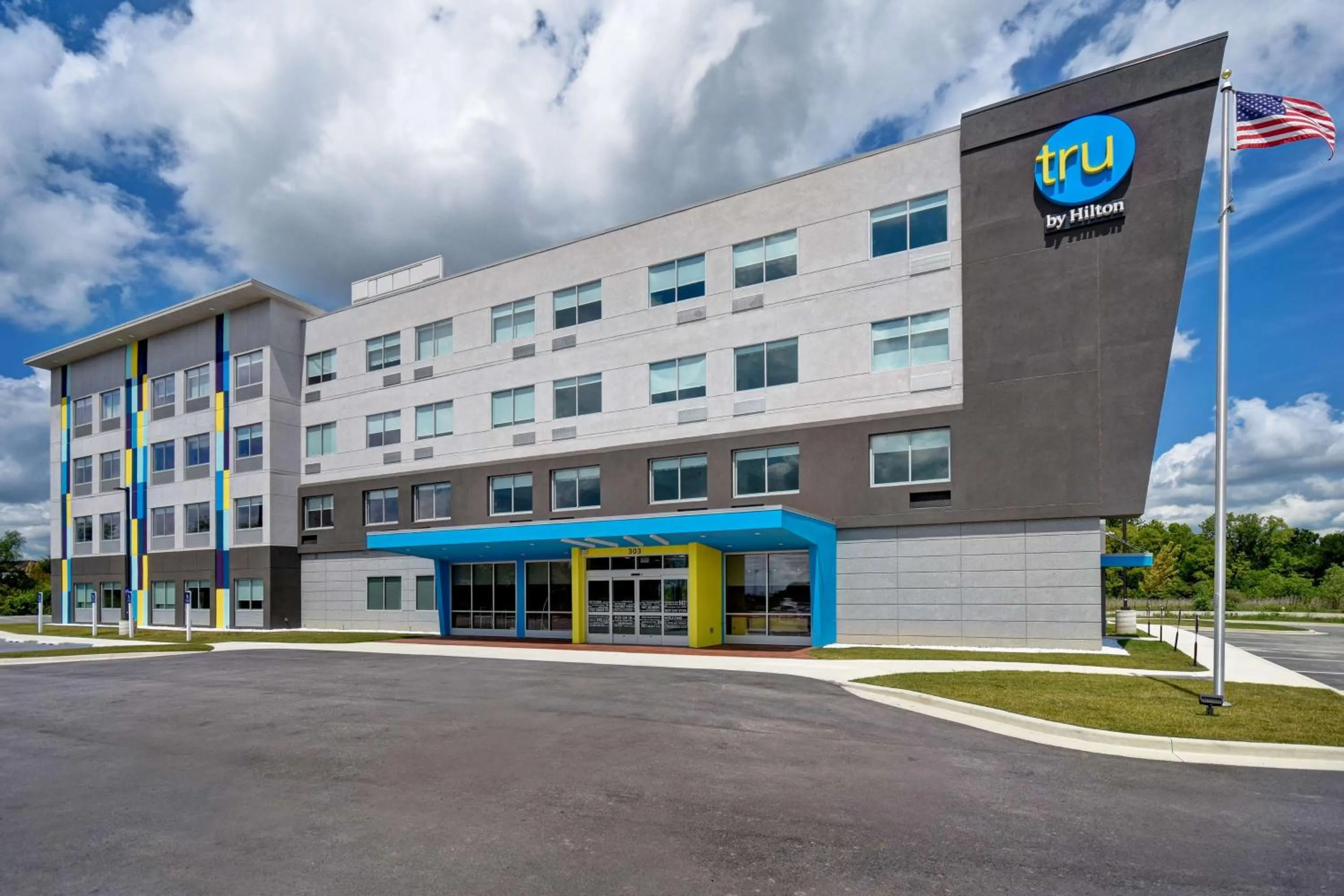 Property building in Tru By Hilton Auburn, In