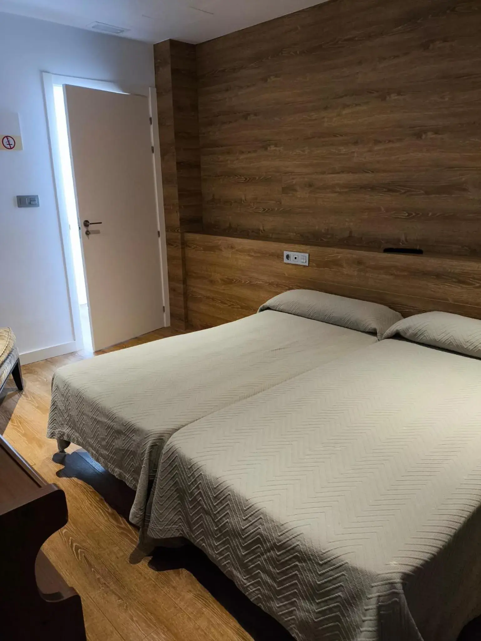 Classic Quadruple Room in HOTEL ALCAZAR Classic Quadruple Room in HOTEL ALCAZAR