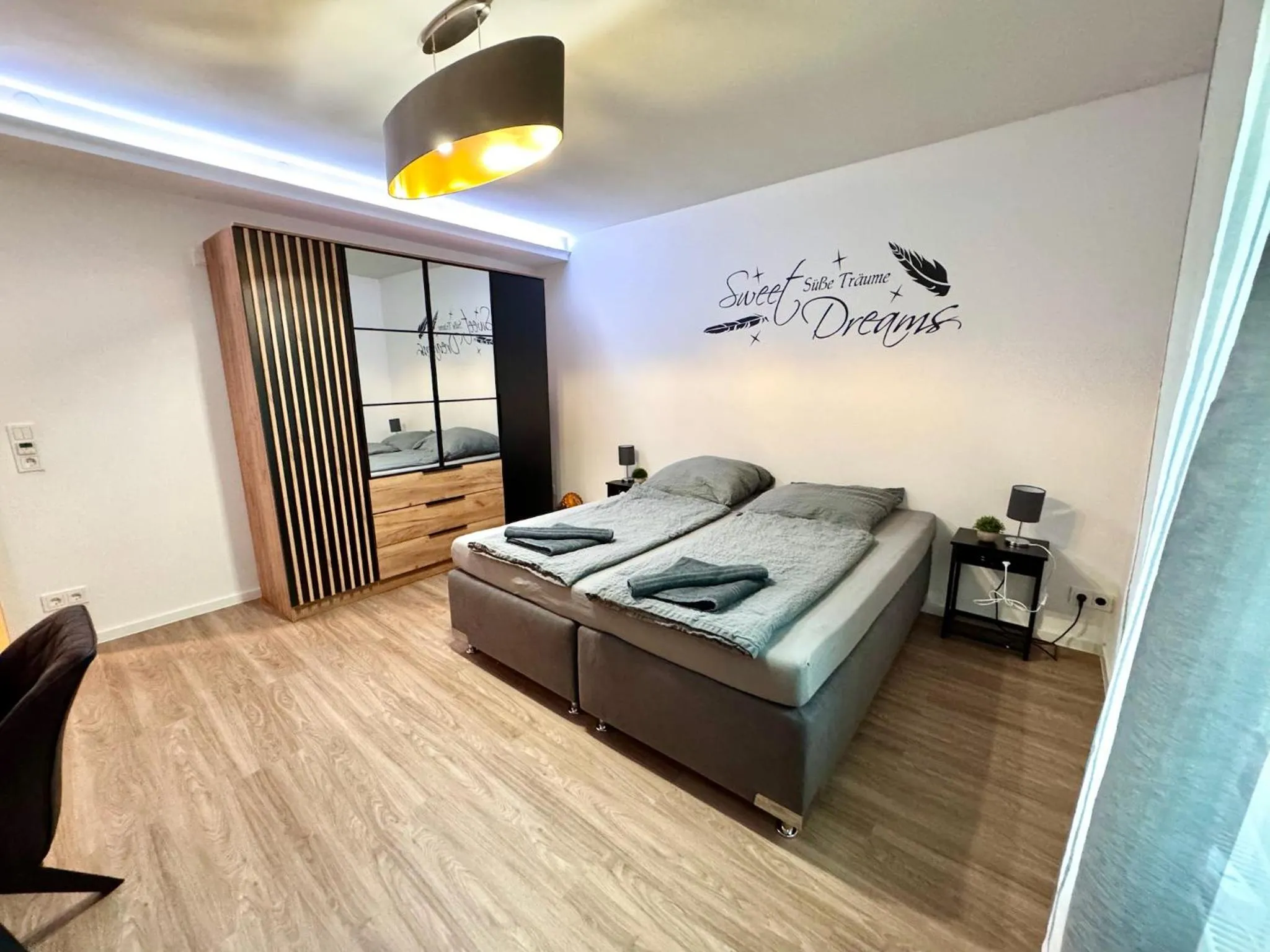 Bed in Porschenahe Wohung