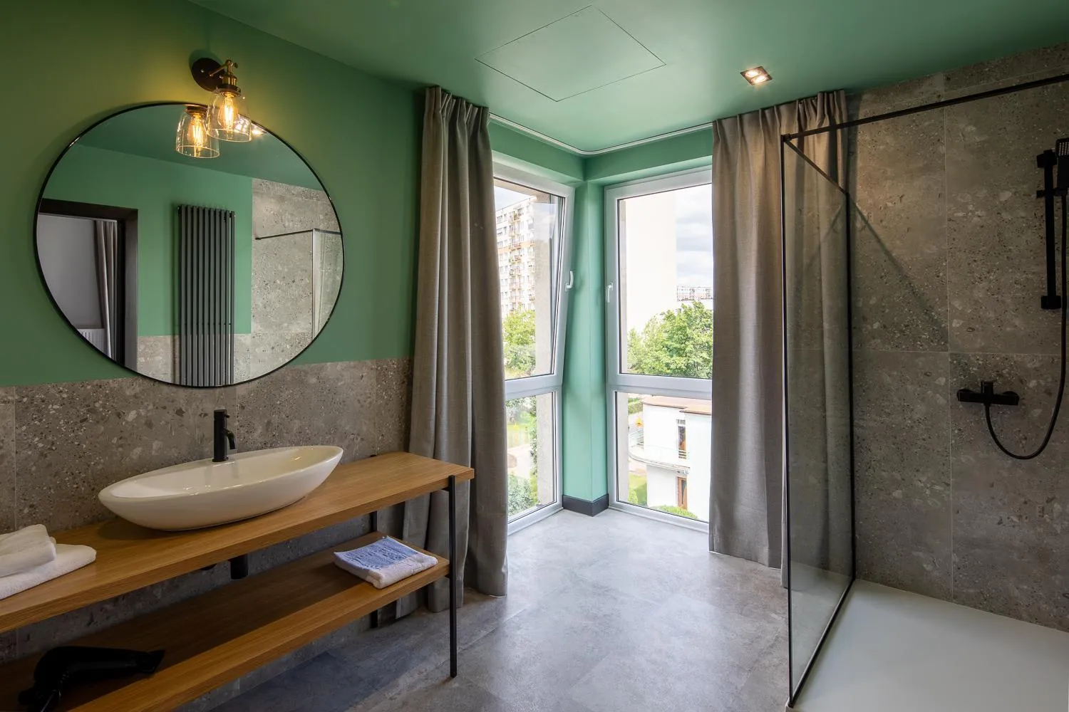 Shower in TOP Garden Aparthotel