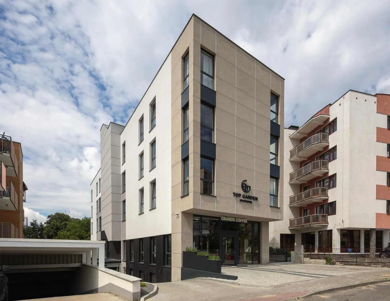 Facade/entrance in TOP Garden Aparthotel