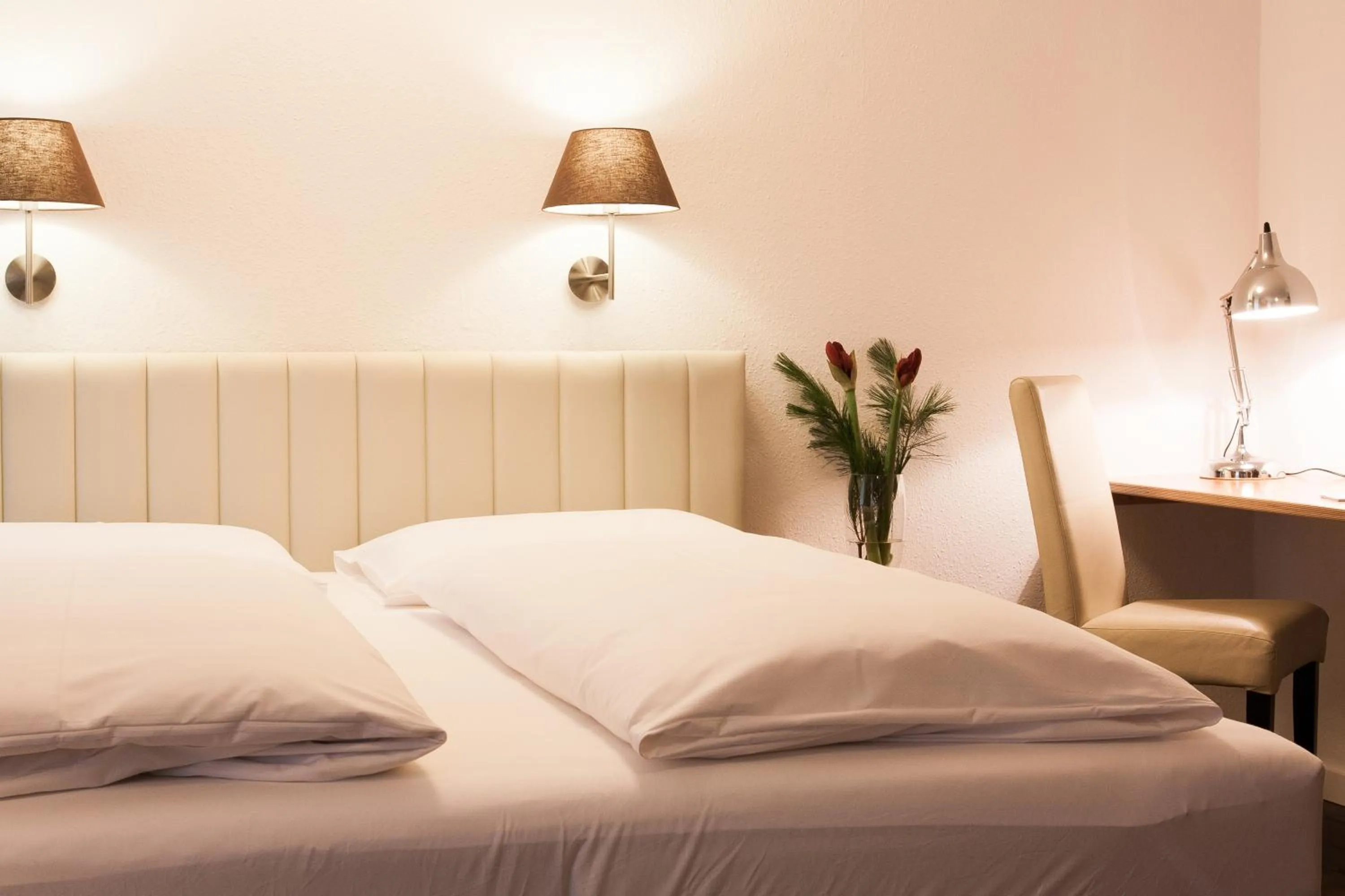 Bed in Hotel Villa Solln - free parking