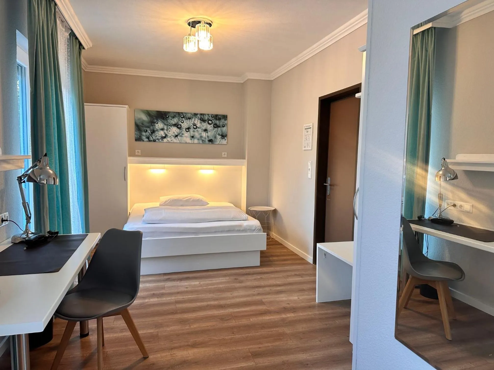 Photo of the whole room, Bed in Hotel Villa Solln - free parking