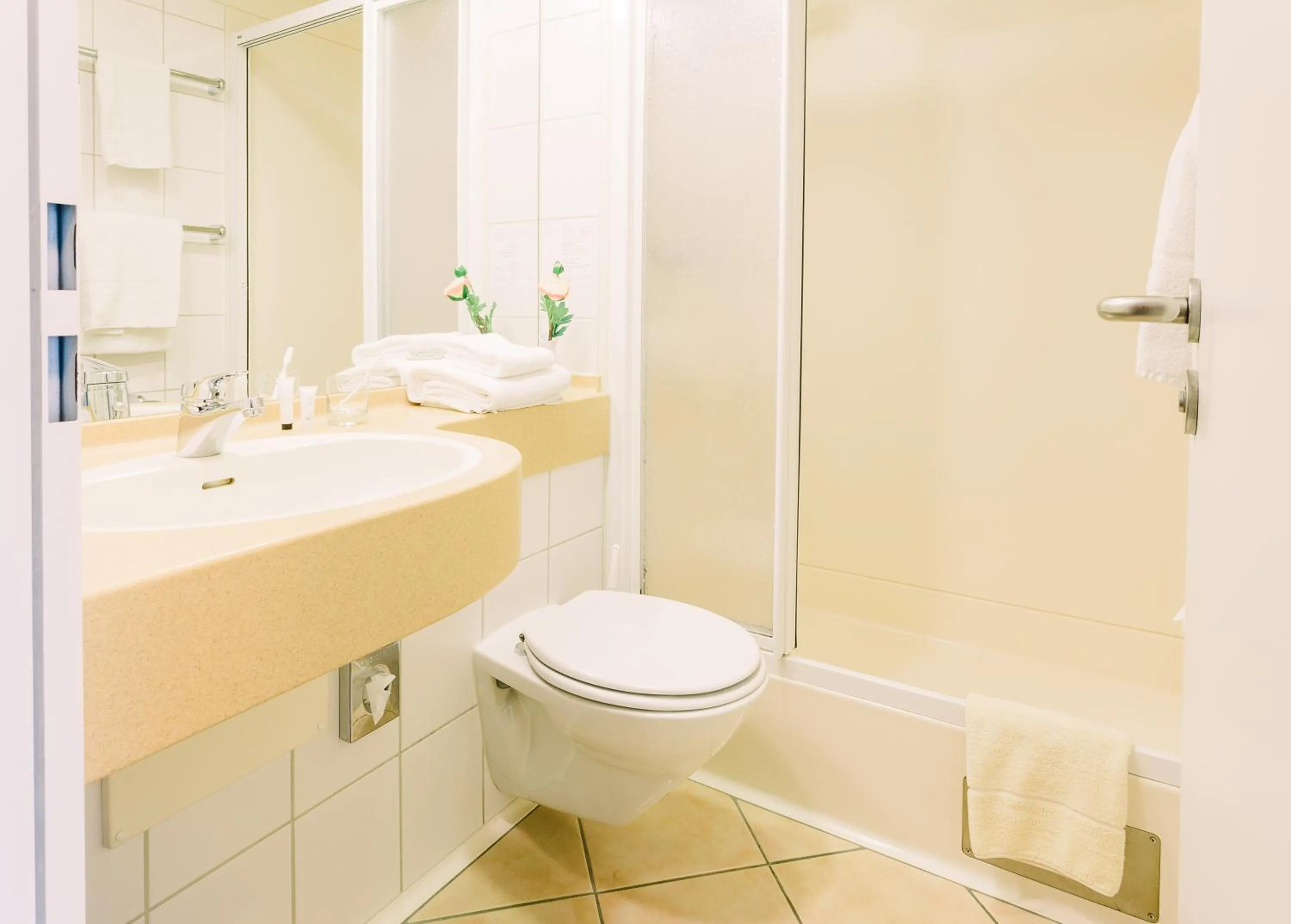 Shower in Hotel Villa Solln - free parking