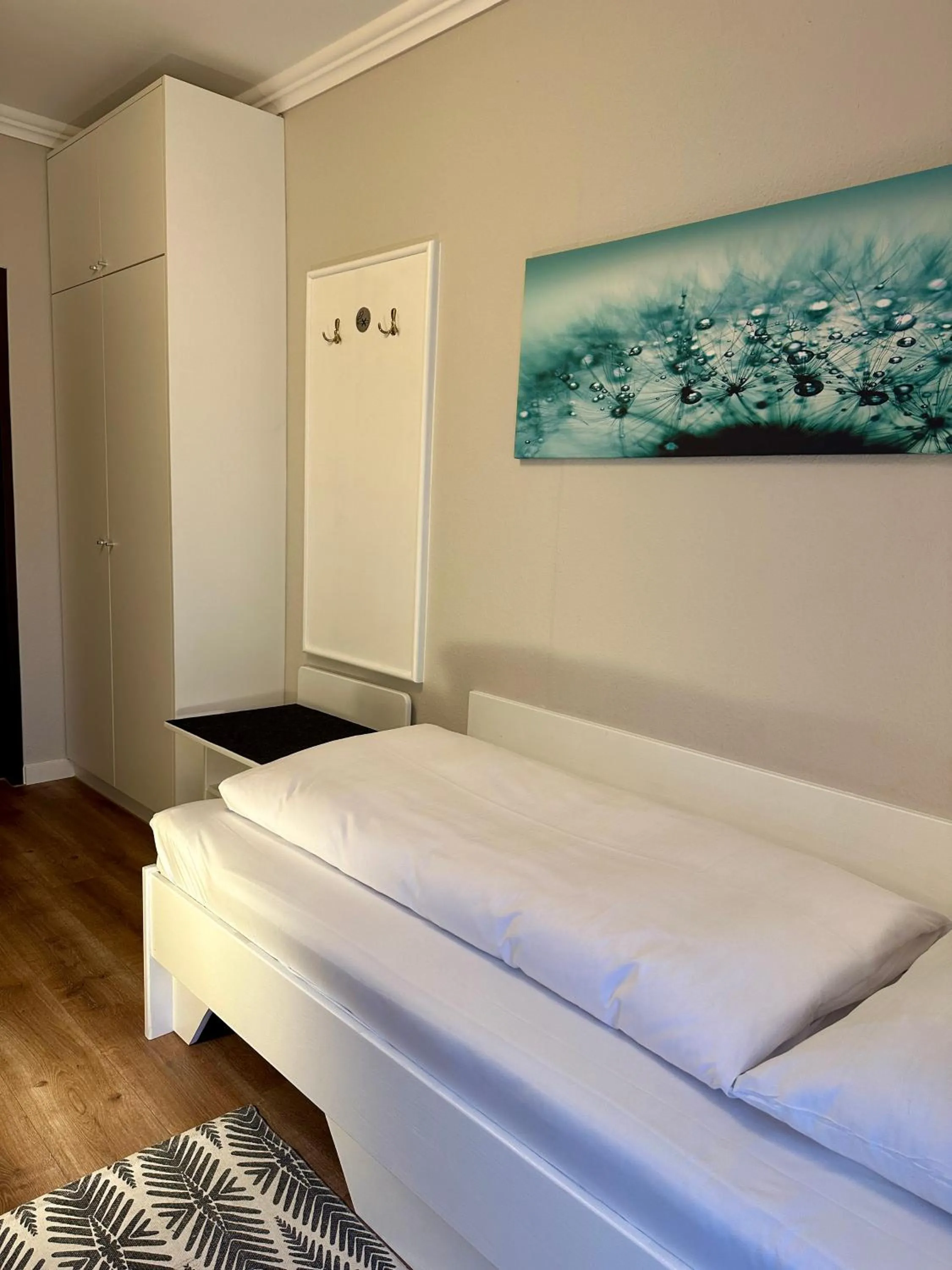 Bed in Hotel Villa Solln - free parking