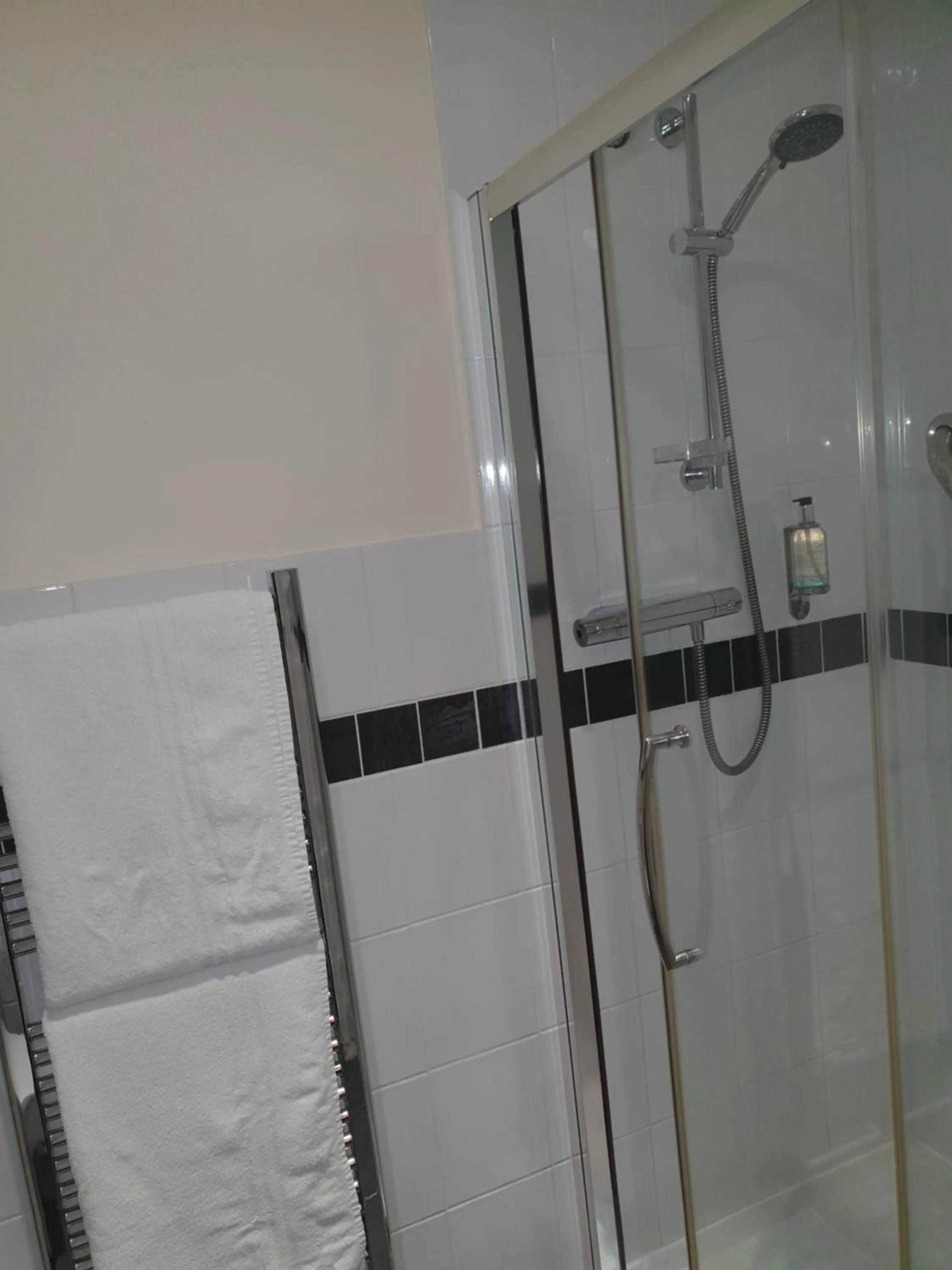 Bathroom in The Harp Freehouse and Guesthouse