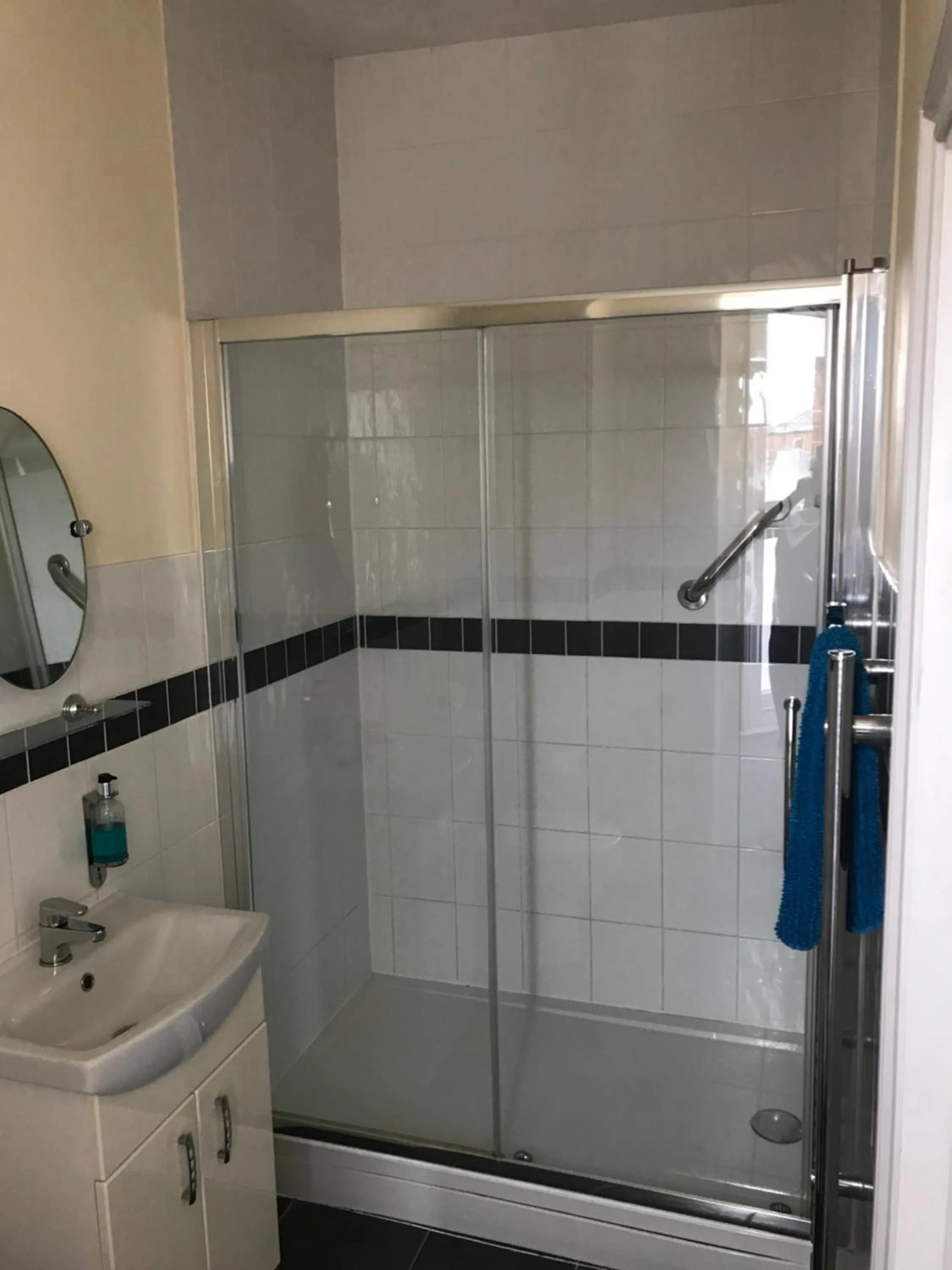 Bathroom in The Harp Freehouse and Guesthouse