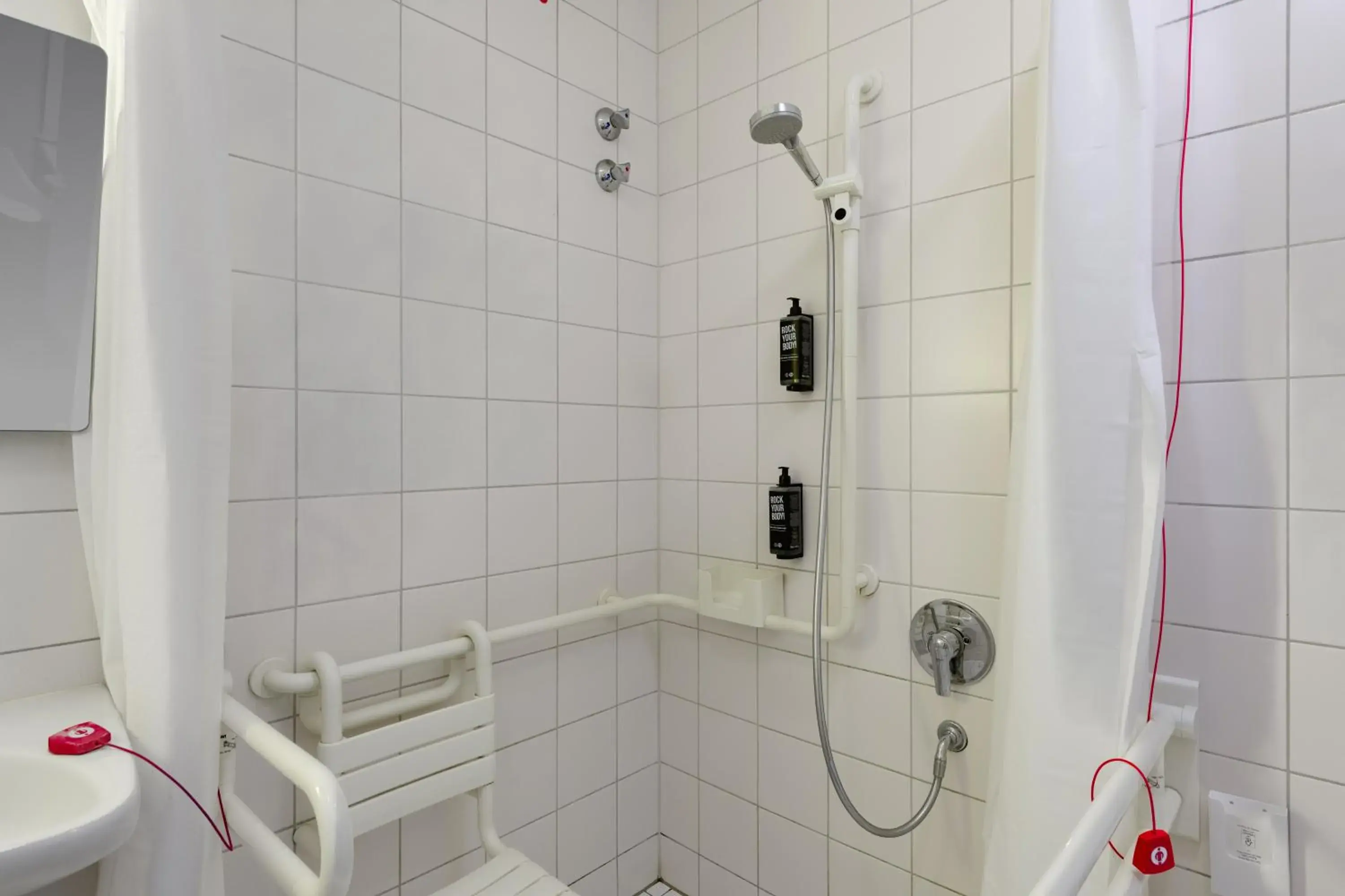 Accessible Twin Room - single occupancy in ibis Hotel Hamburg St. Pauli Messe Accessible Twin Room - single occupancy in ibis Hotel Hamburg St. Pauli Messe