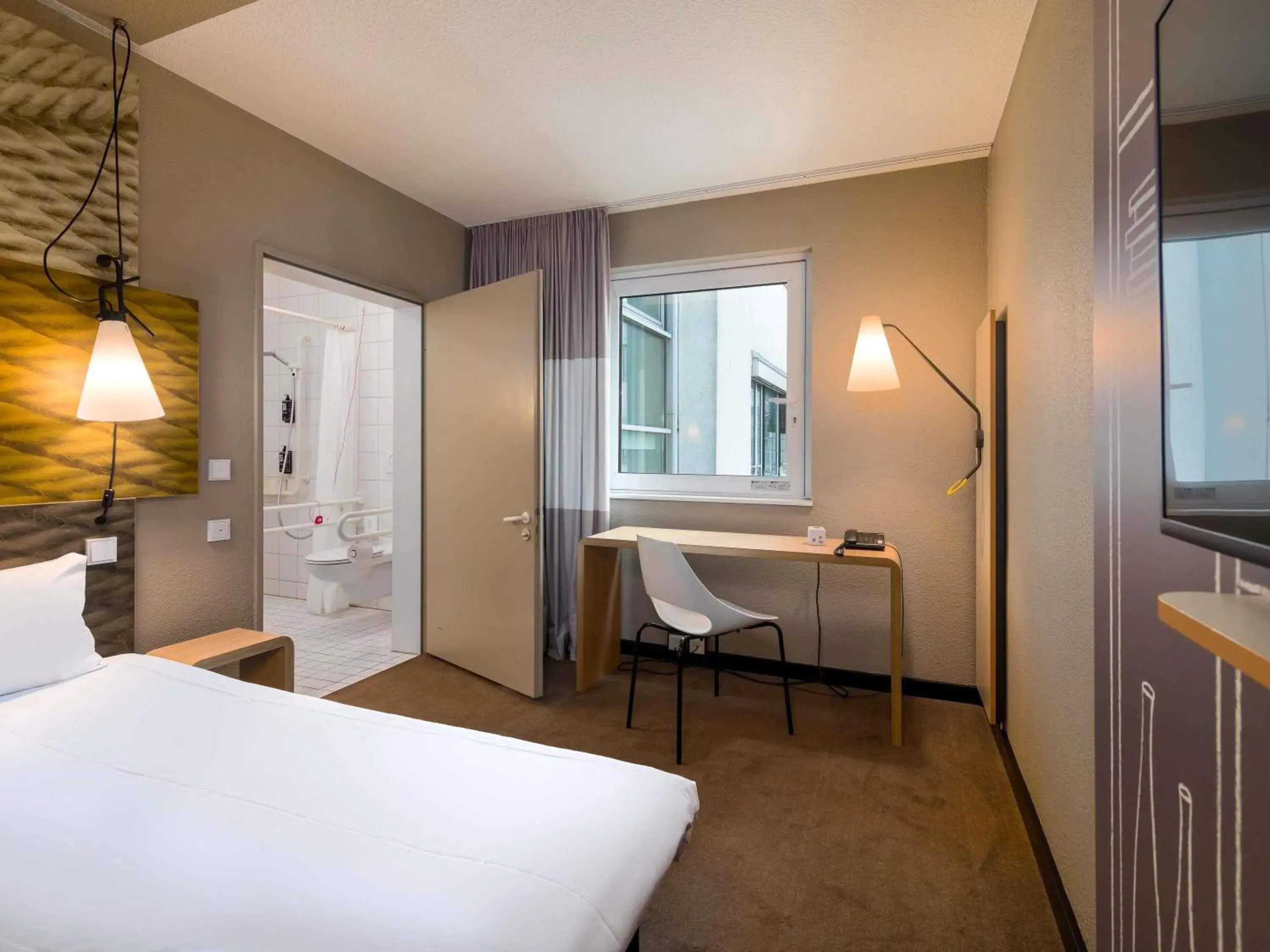 Bedroom, Bed in ibis Hotel Hamburg St. Pauli Messe Bedroom, Bed in ibis Hotel Hamburg St. Pauli Messe