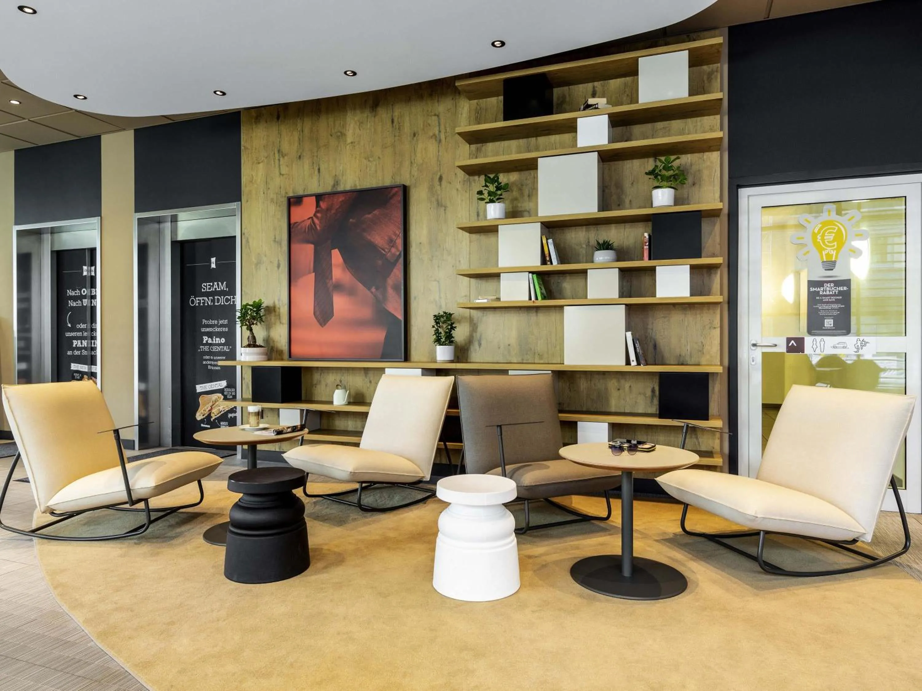 Lounge or bar in ibis Hotel Hamburg St. Pauli Messe