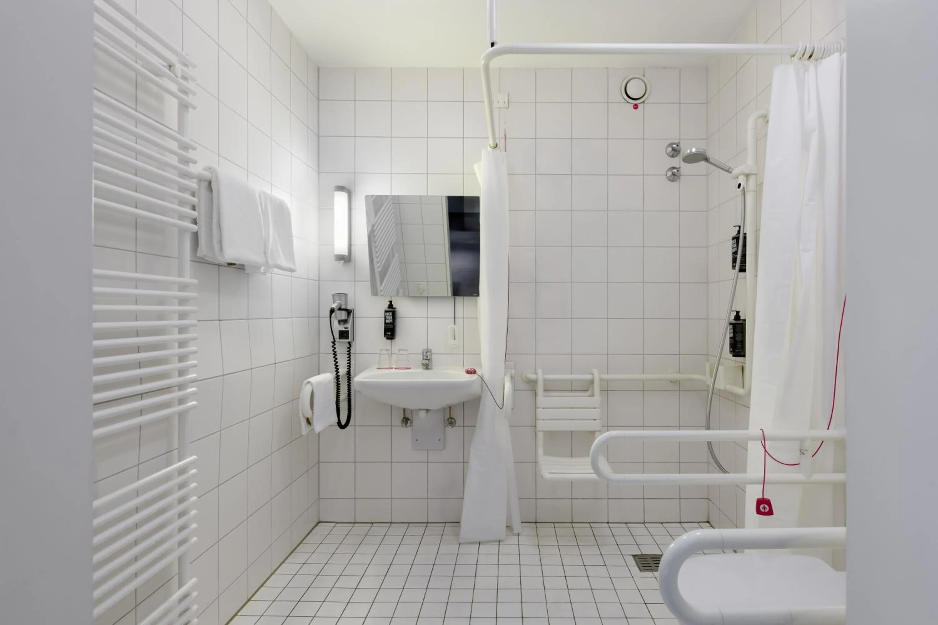 Bathroom in ibis Hotel Hamburg St. Pauli Messe