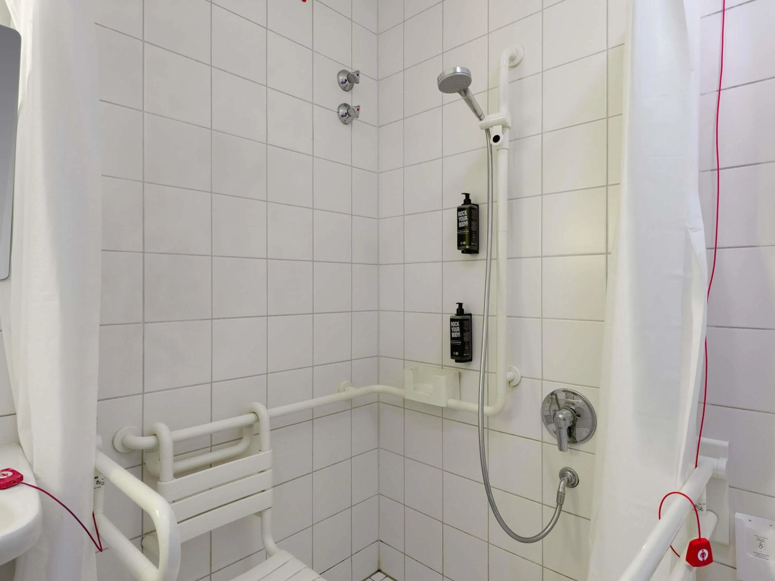 Bedroom in ibis Hotel Hamburg St. Pauli Messe