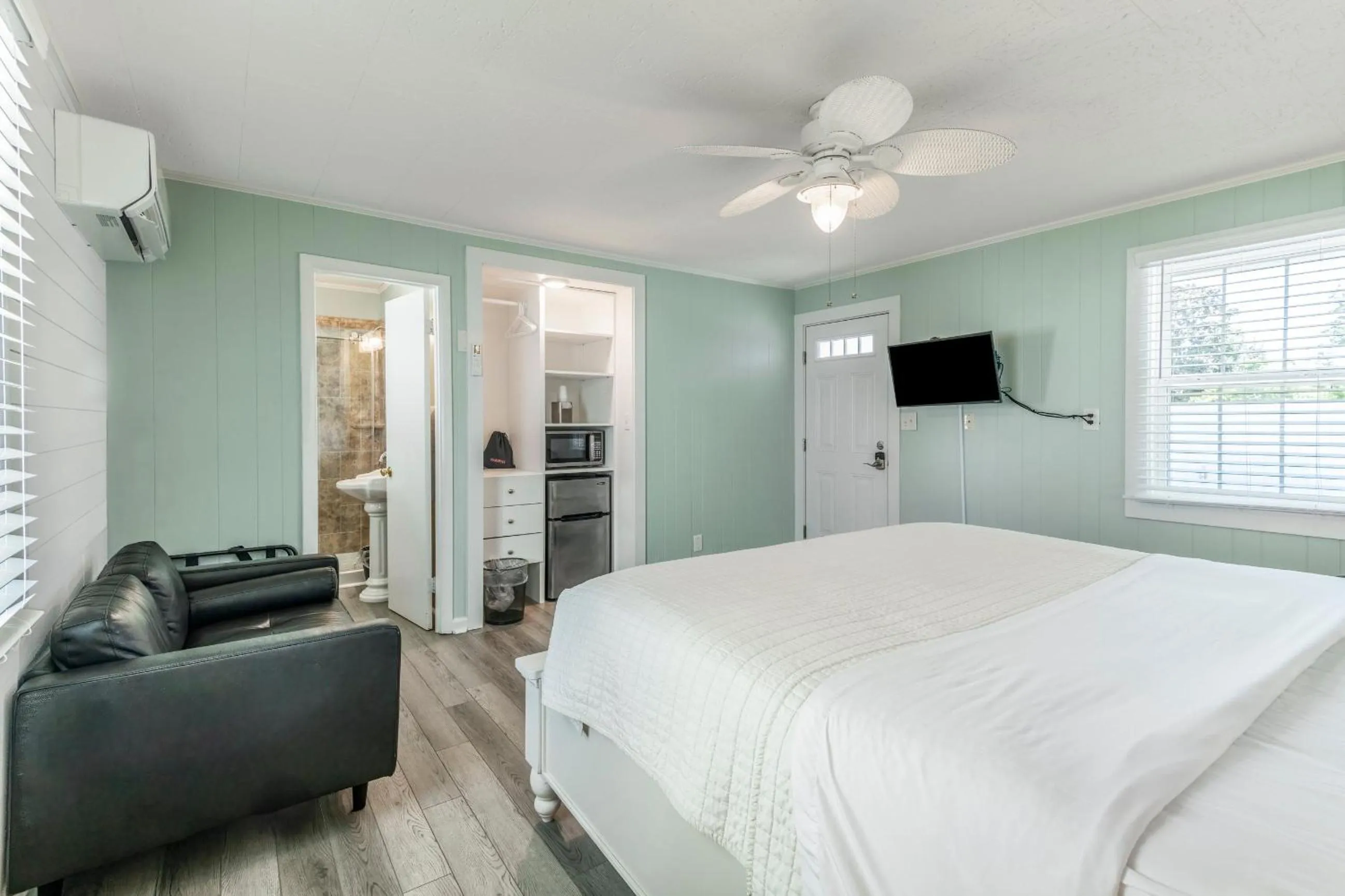 Bed in Island Guesthouse and Motel OBX