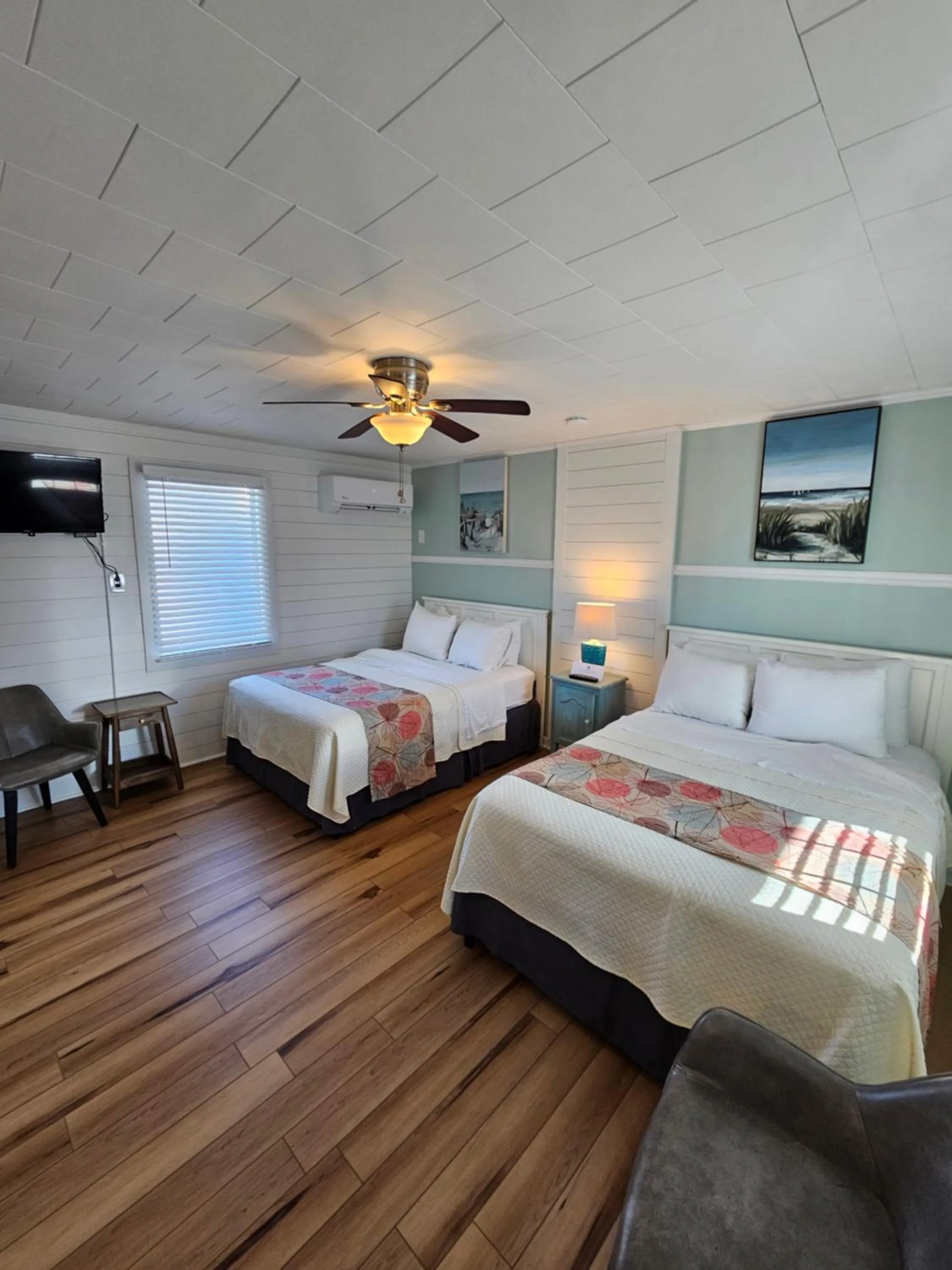 Bed in Island Guesthouse and Motel OBX