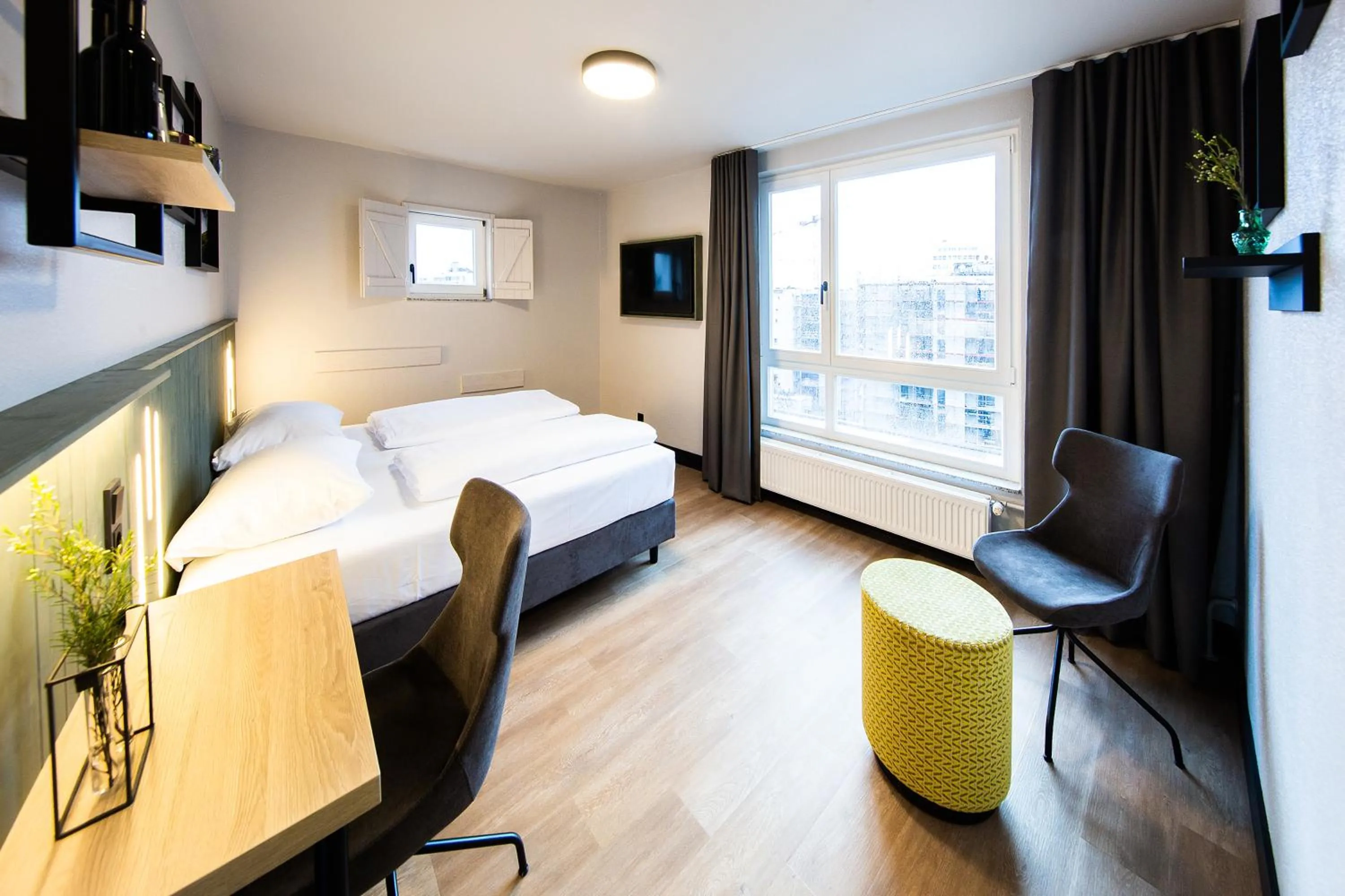 Photo of the whole room, Bed in fjord hotel berlin