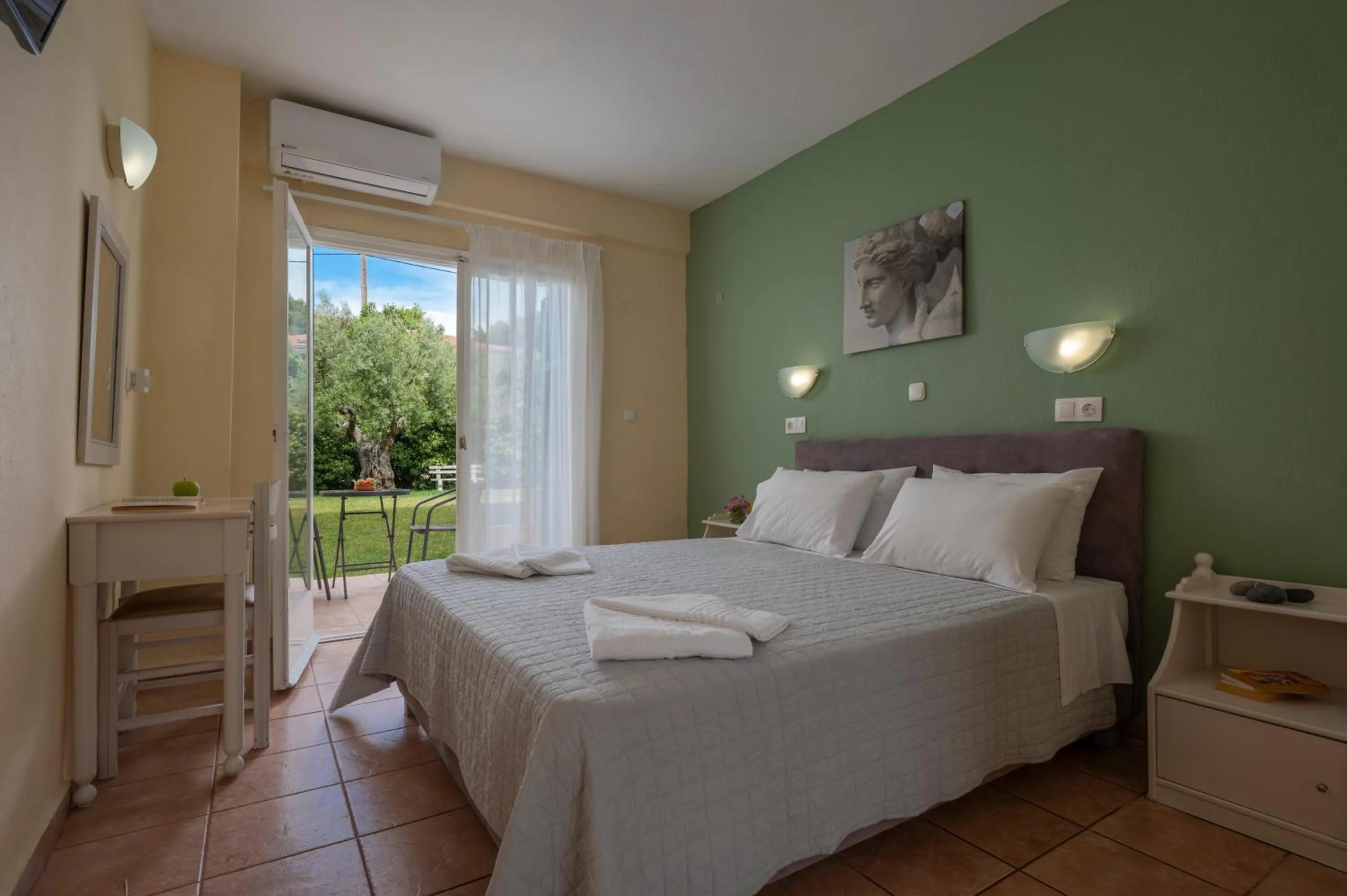 Bed in Julia Hotel