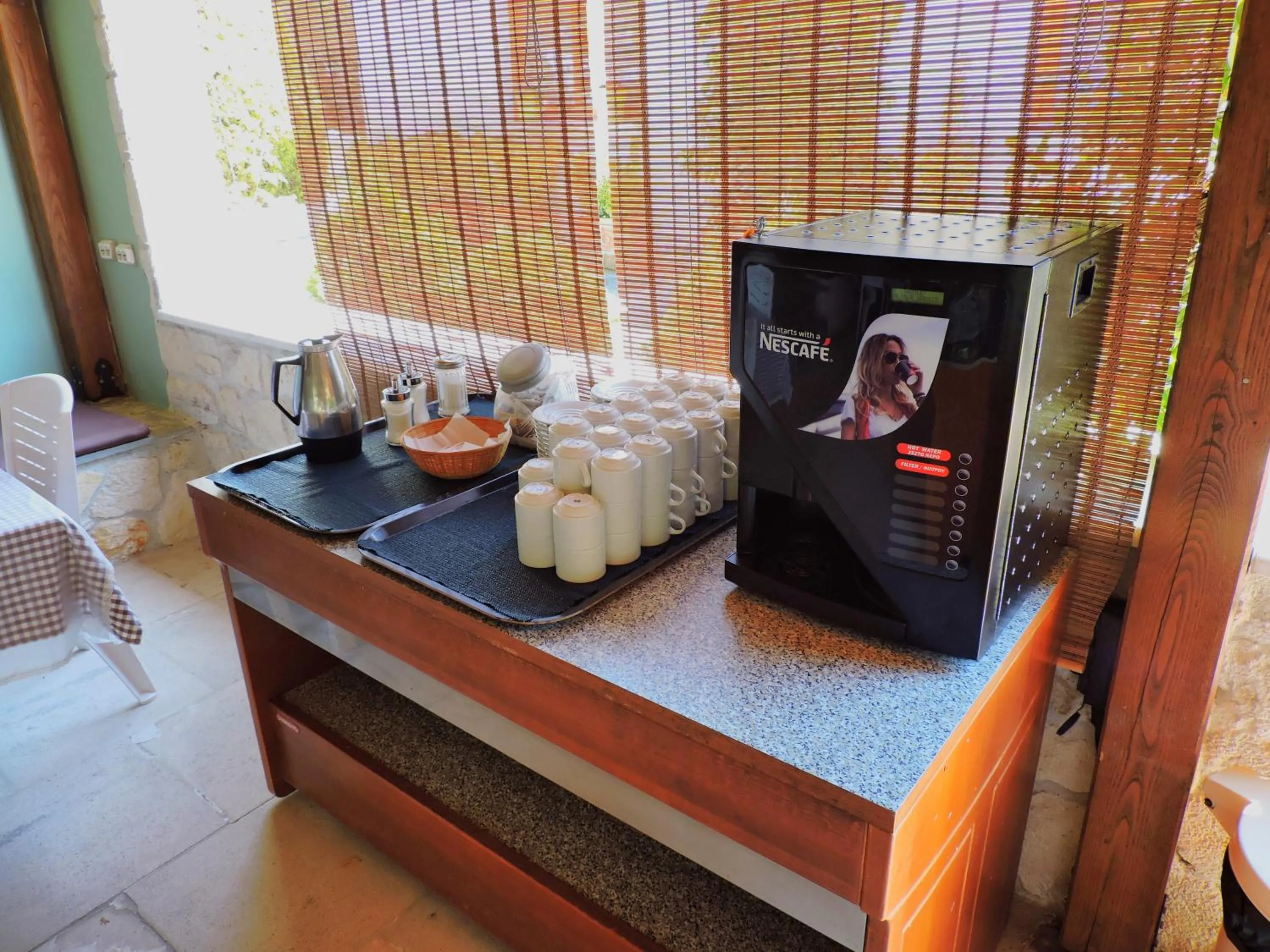 Coffee/tea facilities in Julia Hotel