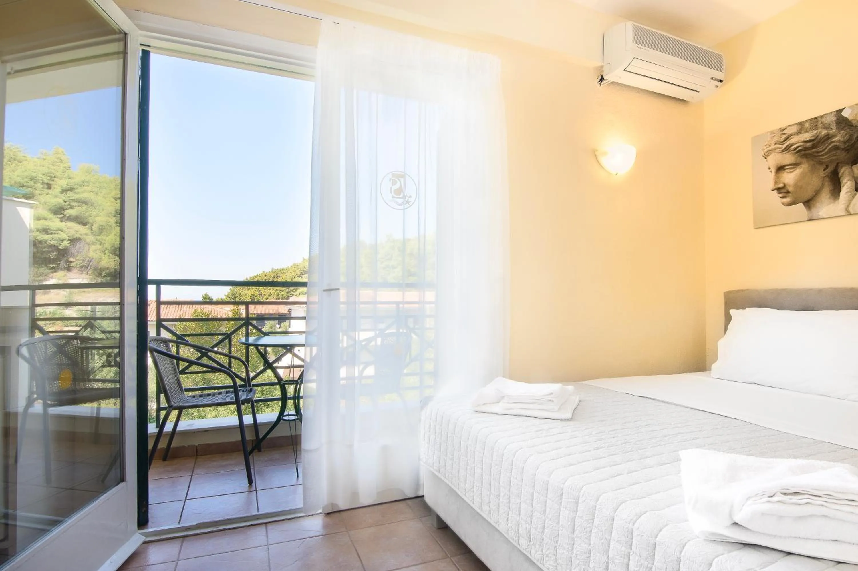 Bedroom, Bed in Julia Hotel