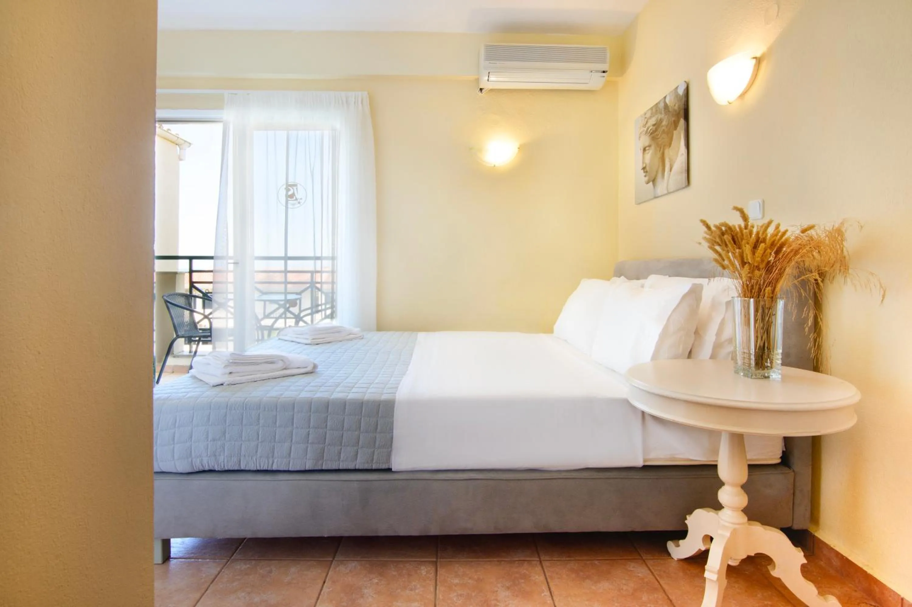 Bedroom, Bed in Julia Hotel