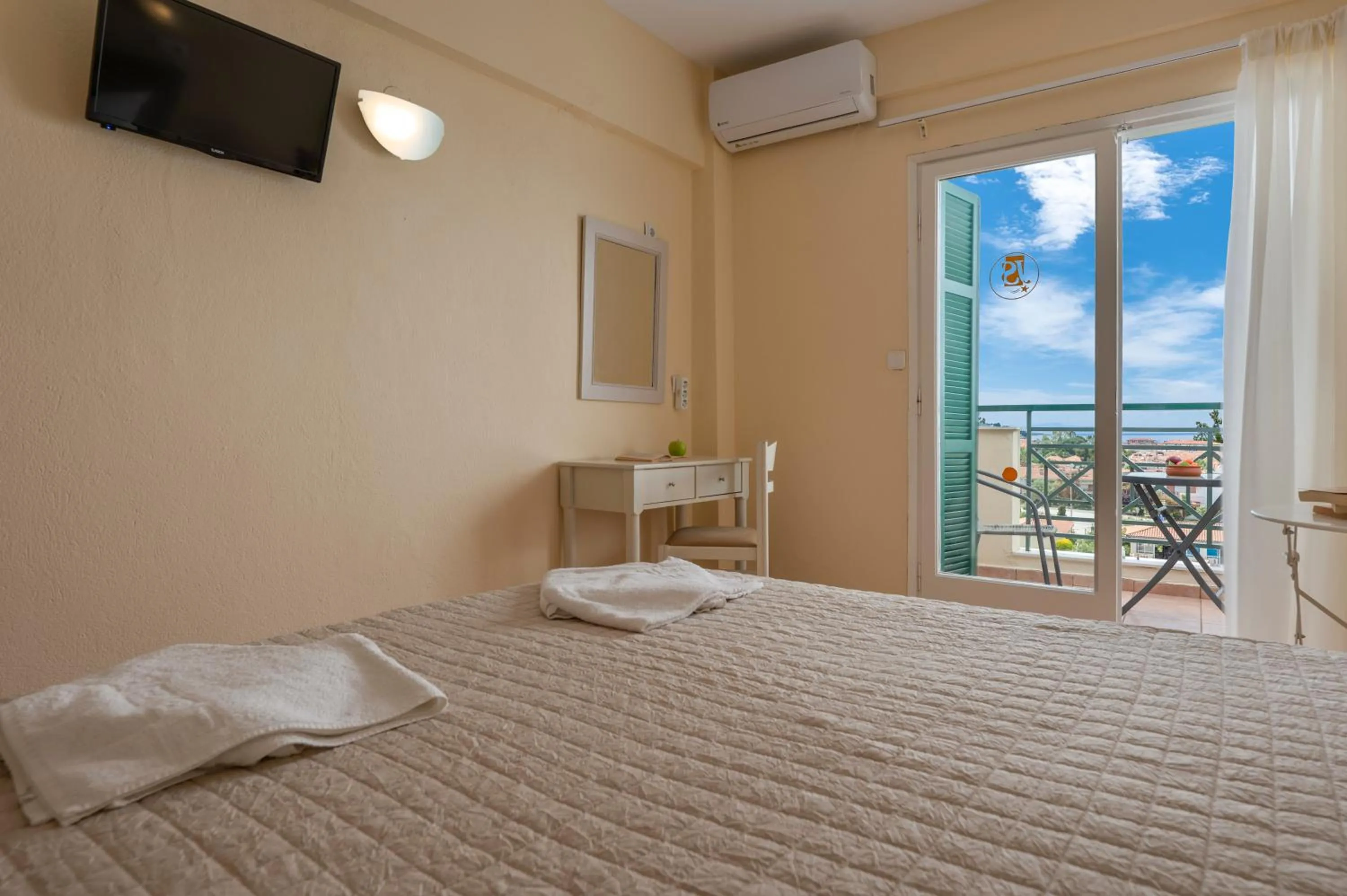 Bed in Julia Hotel