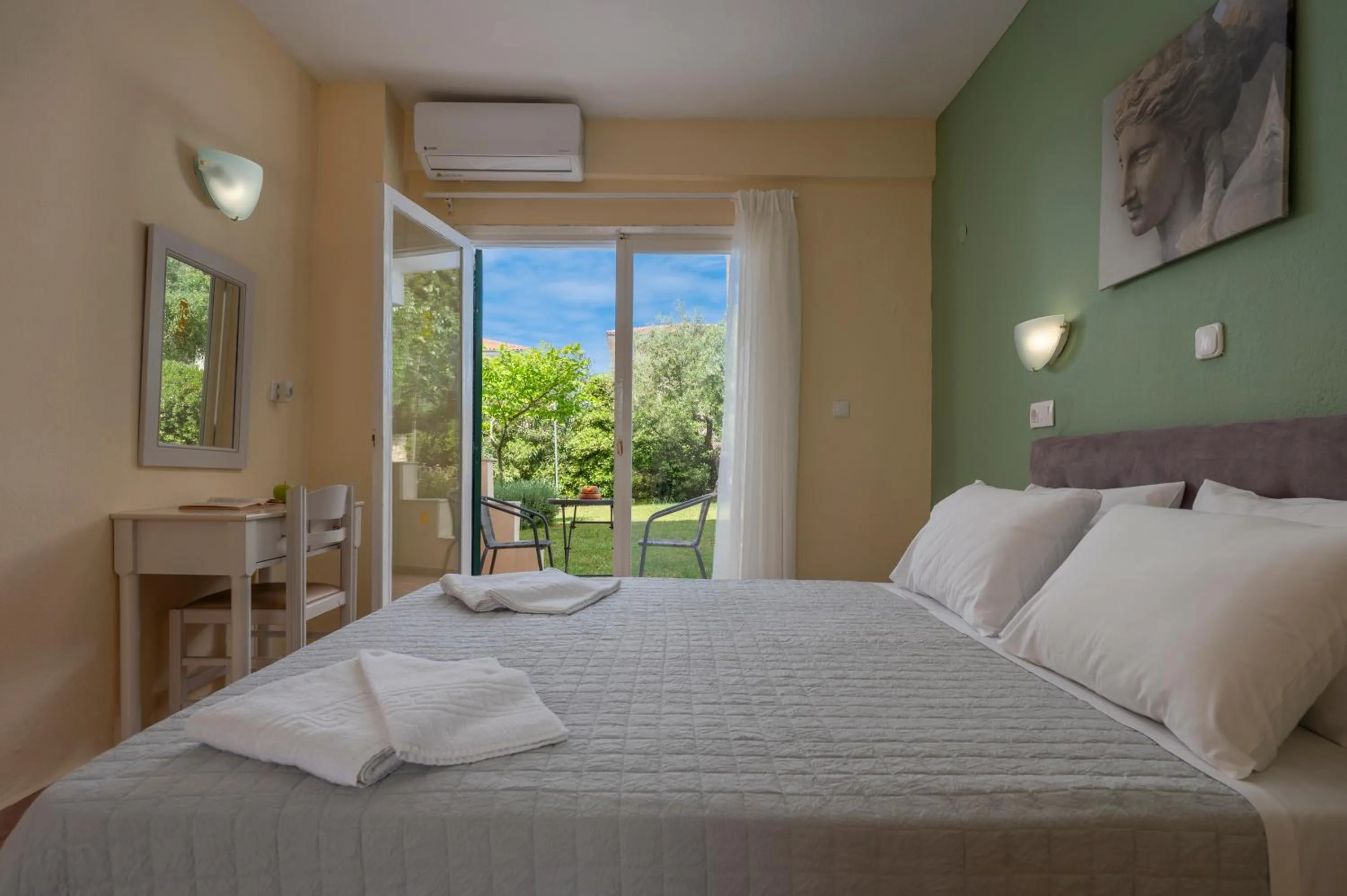 Bed in Julia Hotel