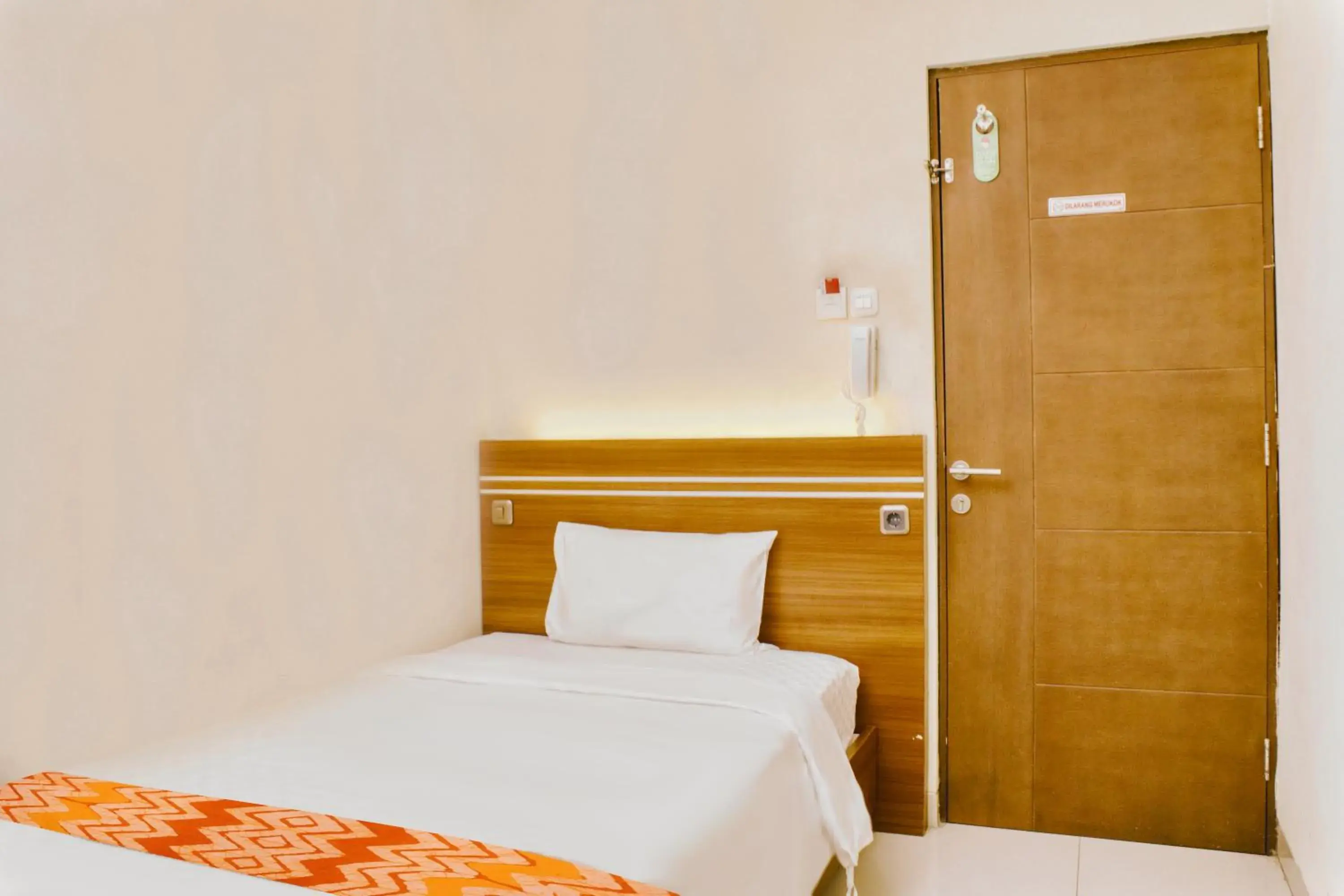 Superior Room in Gapura Residence Airport Semarang by Sinergi Superior Room in Gapura Residence Airport Semarang by Sinergi